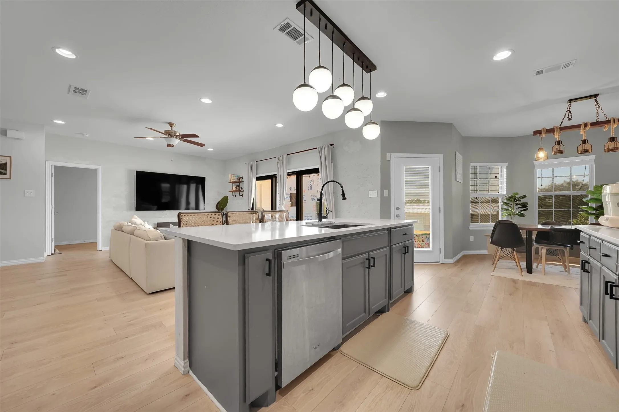 Single Family Residence For Sale in Collin County , 701 Overland Trail, Mc Kinney, Texas 75071, 4 Bedroom, 3 Bathroom, 3 Garage spaces, 2,433 Sqft, built in 2016, mls#21374632, Real Estate Agent in Mc Kinney, Homes For Sale in Collin county, Homes For Sale in Mc Kinney, Realtor in Mc Kinney Texas, Real Estate Brokerage Independent Realty Texas, Luminita Cordes Realtor