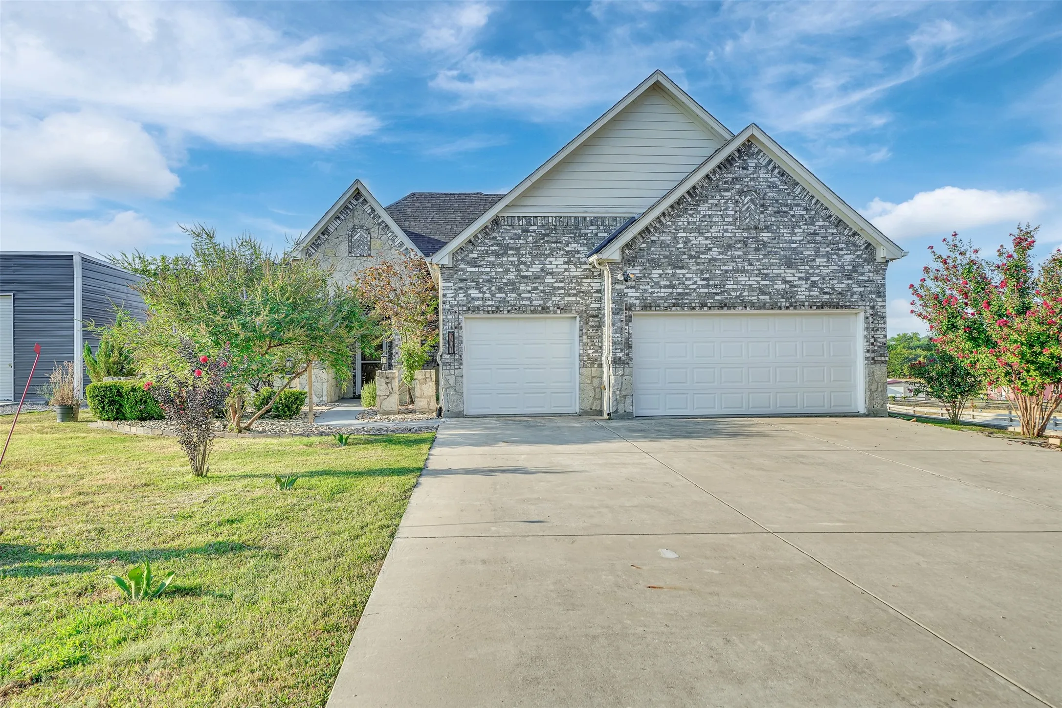 Single Family Residence For Sale in Collin County , 701 Overland Trail, Mc Kinney, Texas 75071, 4 Bedroom, 3 Bathroom, 3 Garage spaces, 2,433 Sqft, built in 2016, mls#21374632, Real Estate Agent in Mc Kinney, Homes For Sale in Collin county, Homes For Sale in Mc Kinney, Realtor in Mc Kinney Texas, Real Estate Brokerage Independent Realty Texas, Luminita Cordes Realtor