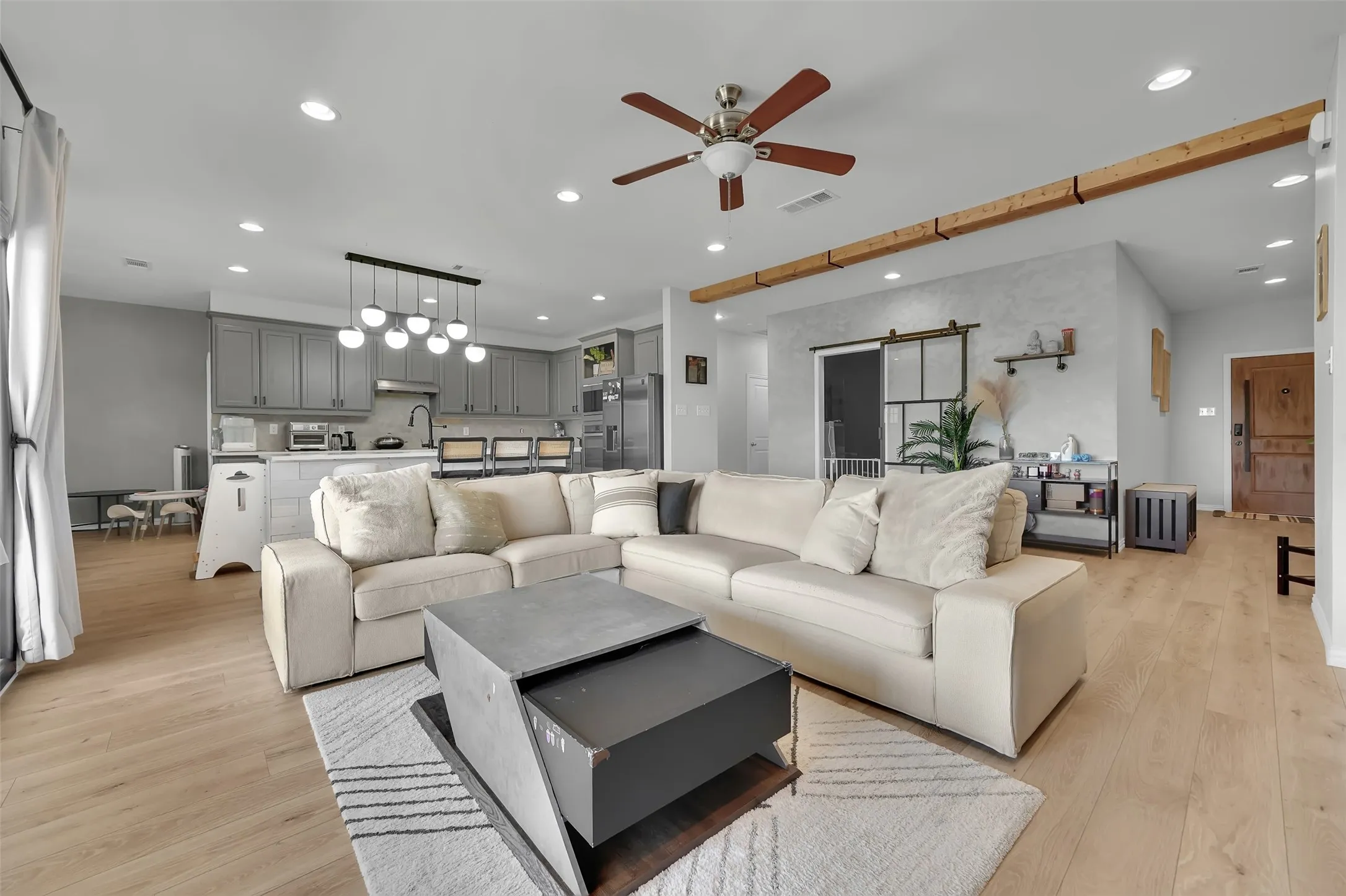Single Family Residence For Sale in Collin County , 701 Overland Trail, Mc Kinney, Texas 75071, 4 Bedroom, 3 Bathroom, 3 Garage spaces, 2,433 Sqft, built in 2016, mls#21374632, Real Estate Agent in Mc Kinney, Homes For Sale in Collin county, Homes For Sale in Mc Kinney, Realtor in Mc Kinney Texas, Real Estate Brokerage Independent Realty Texas, Luminita Cordes Realtor