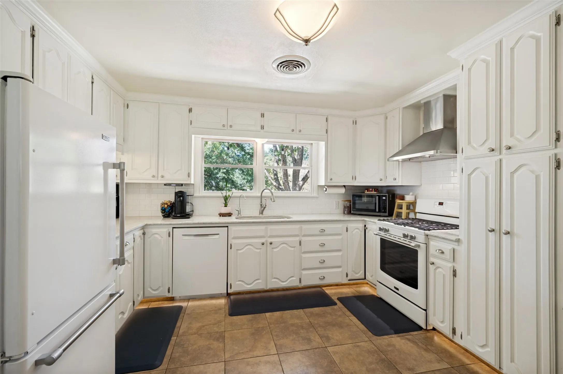 enjoy a gas stove and cooktop