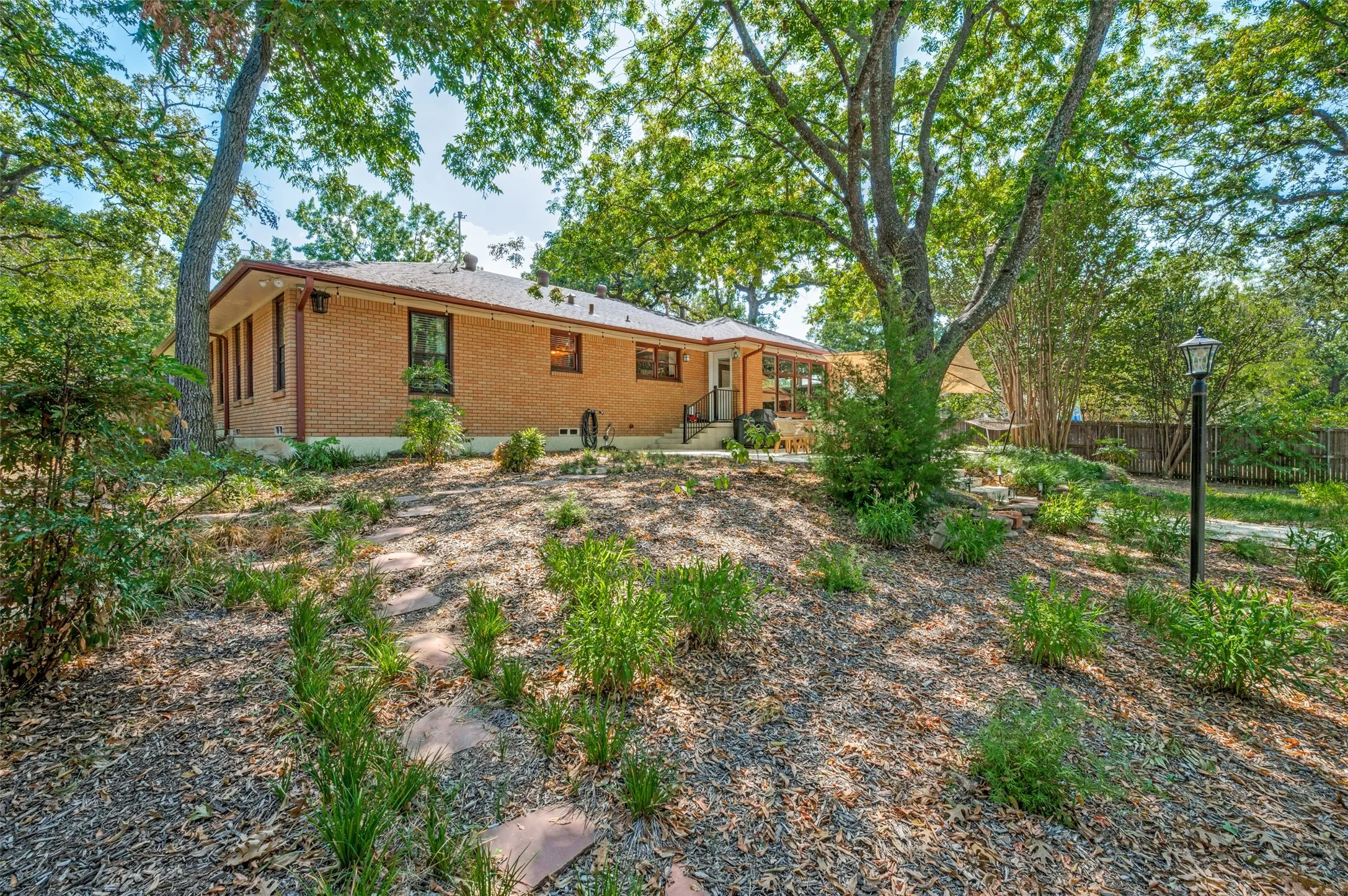Single Family Residence For Sale in Denton County , 1403 Greenwood Drive, Denton, Texas 76209, 3 Bedroom, 2 Bathroom, 2 Garage spaces, 1,510 Sqft, built in 1955, mls#21374013, Real Estate Agent in Denton, Homes For Sale in Denton county, Homes For Sale in Denton, Realtor in Denton Texas, Real Estate Brokerage Independent Realty Texas, Luminita Cordes Realtor