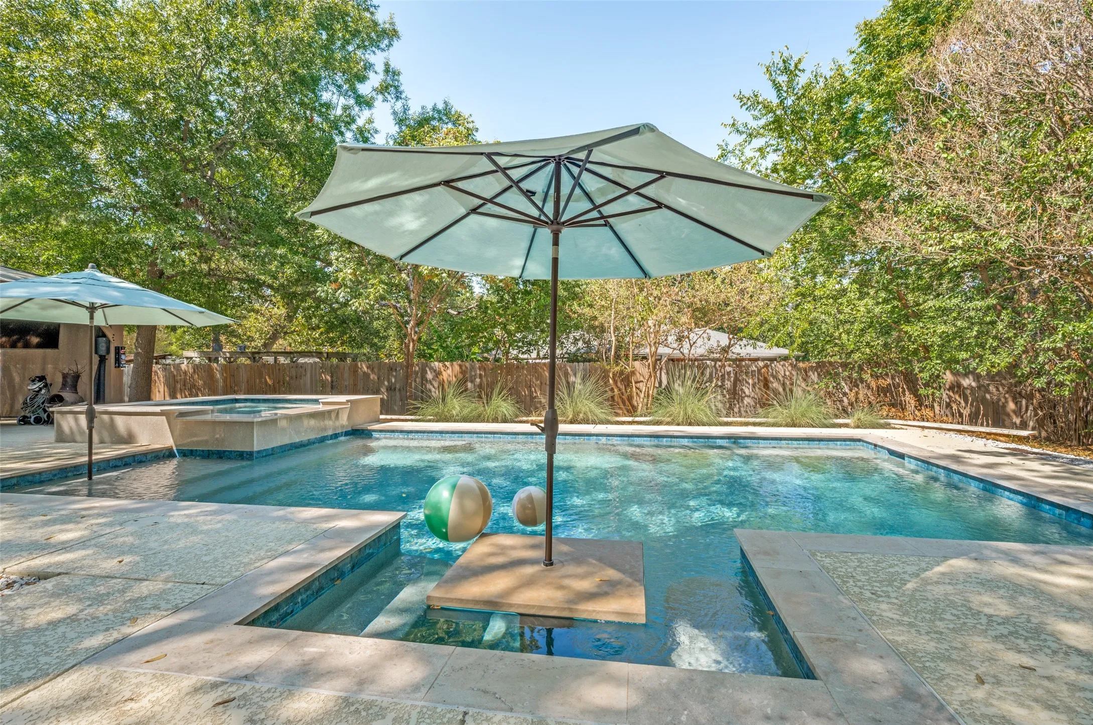 Cool table built into pool