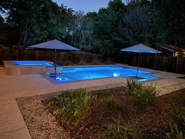Saltwater pool Heated and cooled. Hot tub and table.