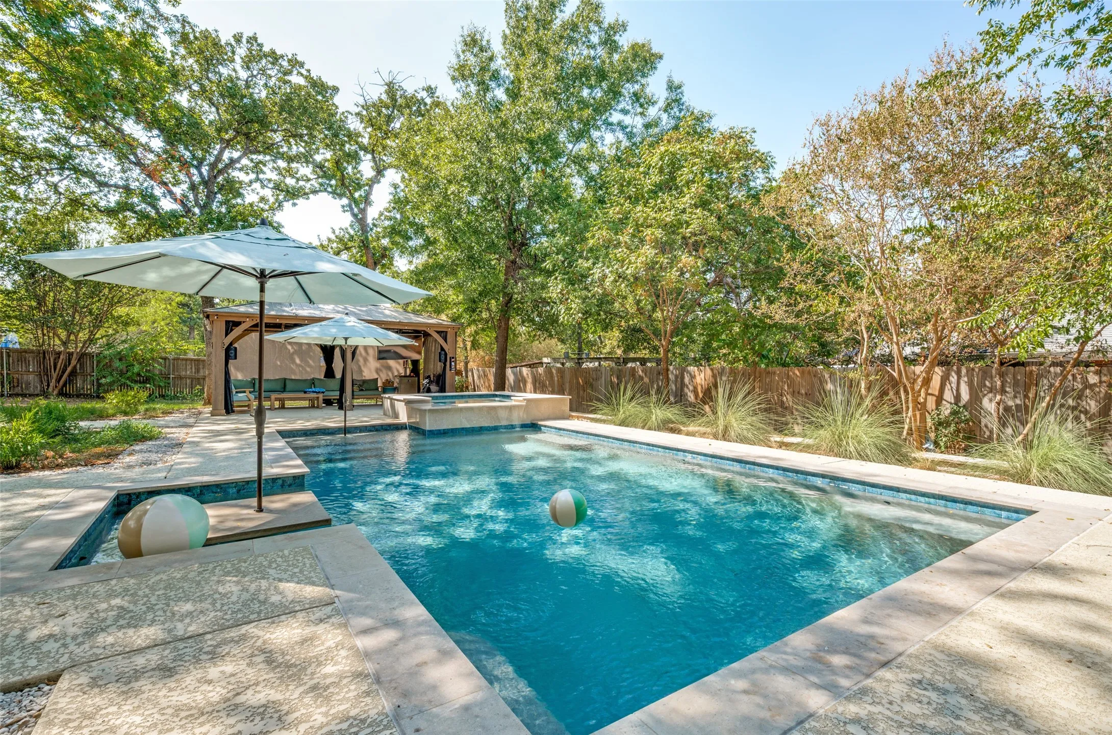 Single Family Residence For Sale in Denton County , 1403 Greenwood Drive, Denton, Texas 76209, 3 Bedroom, 2 Bathroom, 2 Garage spaces, 1,510 Sqft, built in 1955, mls#21374013, Real Estate Agent in Denton, Homes For Sale in Denton county, Homes For Sale in Denton, Realtor in Denton Texas, Real Estate Brokerage Independent Realty Texas, Luminita Cordes Realtor