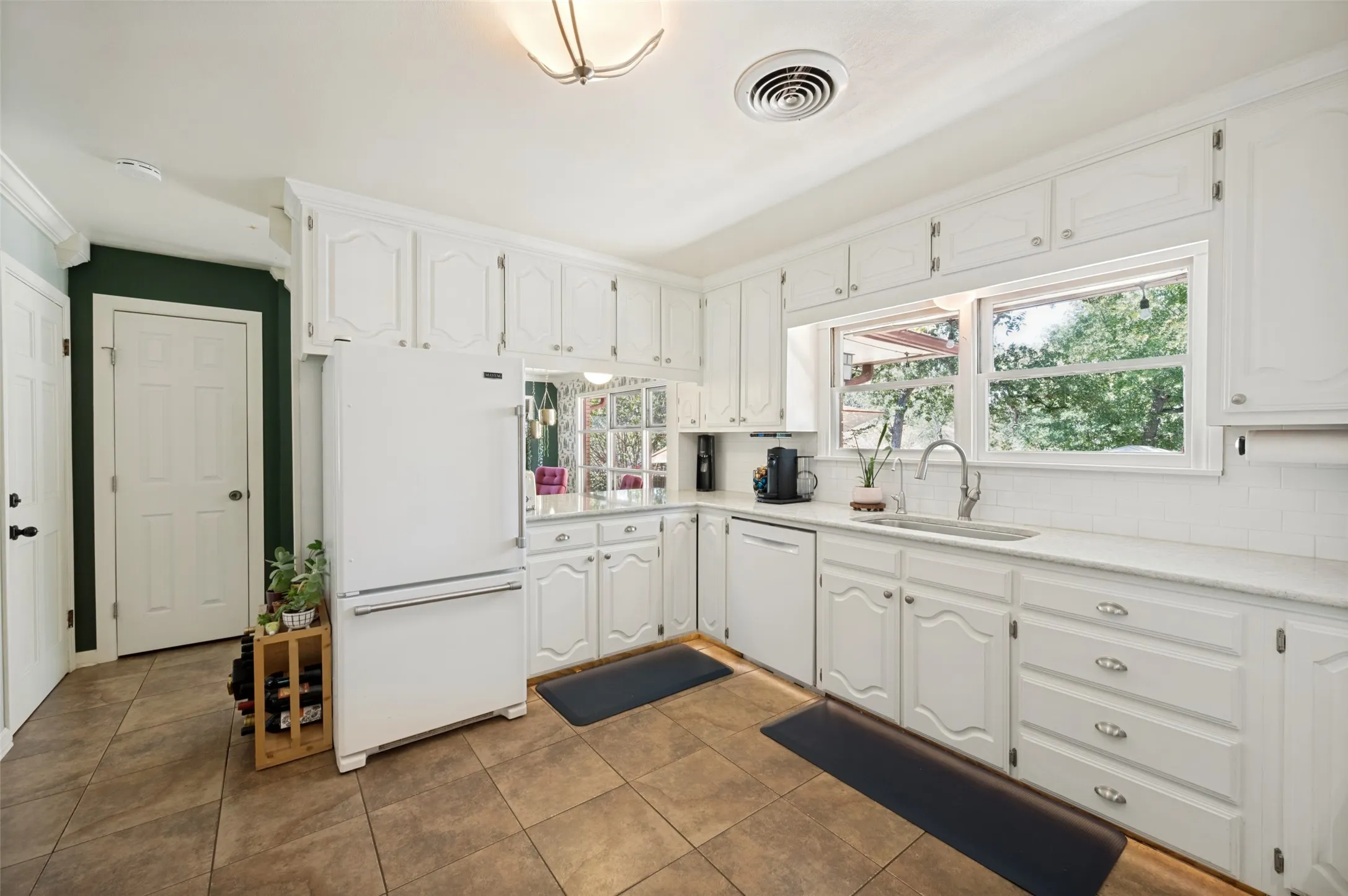 Single Family Residence For Sale in Denton County , 1403 Greenwood Drive, Denton, Texas 76209, 3 Bedroom, 2 Bathroom, 2 Garage spaces, 1,510 Sqft, built in 1955, mls#21374013, Real Estate Agent in Denton, Homes For Sale in Denton county, Homes For Sale in Denton, Realtor in Denton Texas, Real Estate Brokerage Independent Realty Texas, Luminita Cordes Realtor