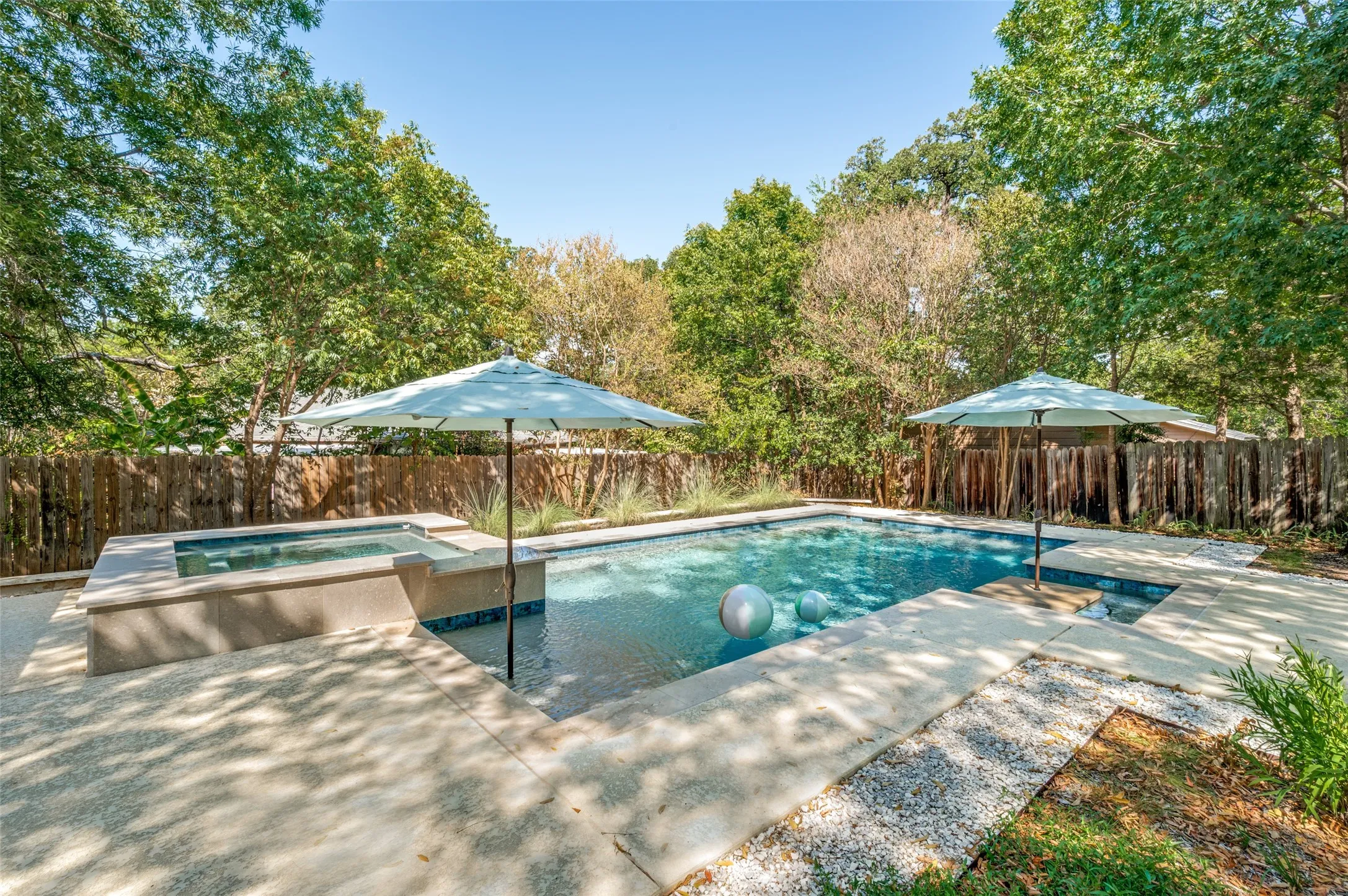 Single Family Residence For Sale in Denton County , 1403 Greenwood Drive, Denton, Texas 76209, 3 Bedroom, 2 Bathroom, 2 Garage spaces, 1,510 Sqft, built in 1955, mls#21374013, Real Estate Agent in Denton, Homes For Sale in Denton county, Homes For Sale in Denton, Realtor in Denton Texas, Real Estate Brokerage Independent Realty Texas, Luminita Cordes Realtor