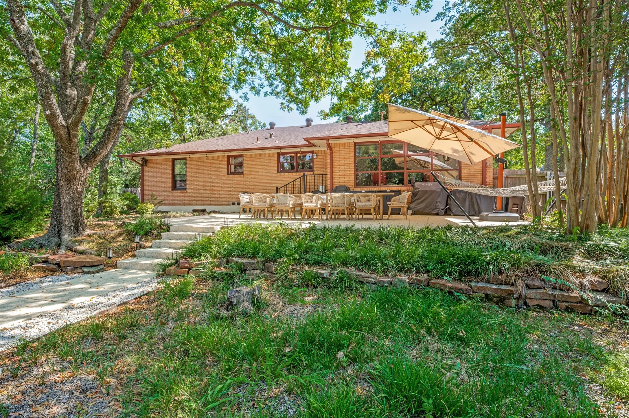 Single Family Residence For Sale in Denton County , 1403 Greenwood Drive, Denton, Texas 76209, 3 Bedroom, 2 Bathroom, 2 Garage spaces, 1,510 Sqft, built in 1955, mls#21374013, Real Estate Agent in Denton, Homes For Sale in Denton county, Homes For Sale in Denton, Realtor in Denton Texas, Real Estate Brokerage Independent Realty Texas, Luminita Cordes Realtor