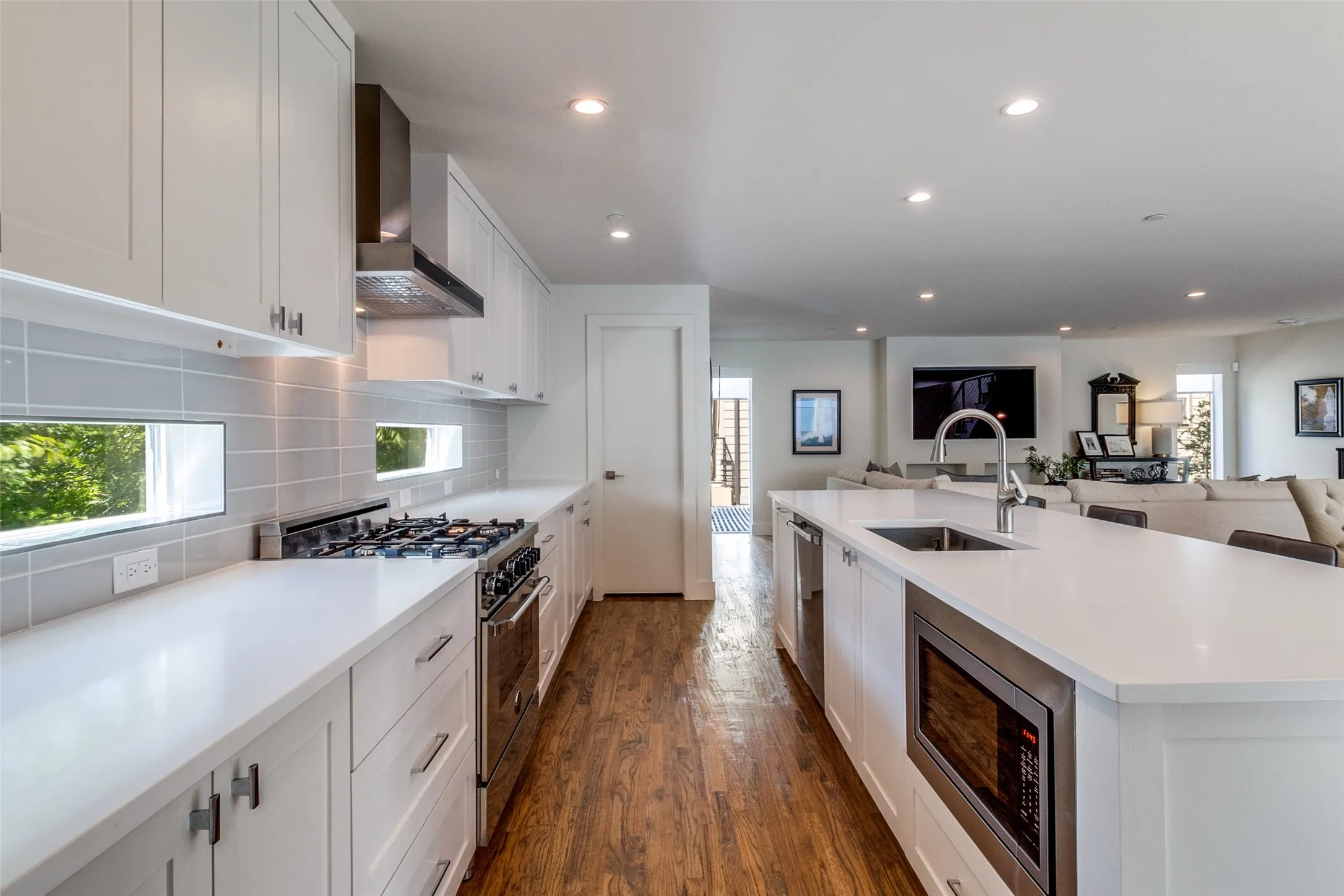 Condominium For Sale in Dallas County , 5907 Lindell Avenue A, Dallas, Texas 75206, 2 Bedroom, 4 Bathroom, 2 Garage spaces, 2,154 Sqft, built in 2017, mls#21380353, Real Estate Agent in Dallas, Homes For Sale in Dallas county, Homes For Sale in Dallas, Realtor in Dallas Texas, Real Estate Brokerage Independent Realty Texas, Luminita Cordes Realtor