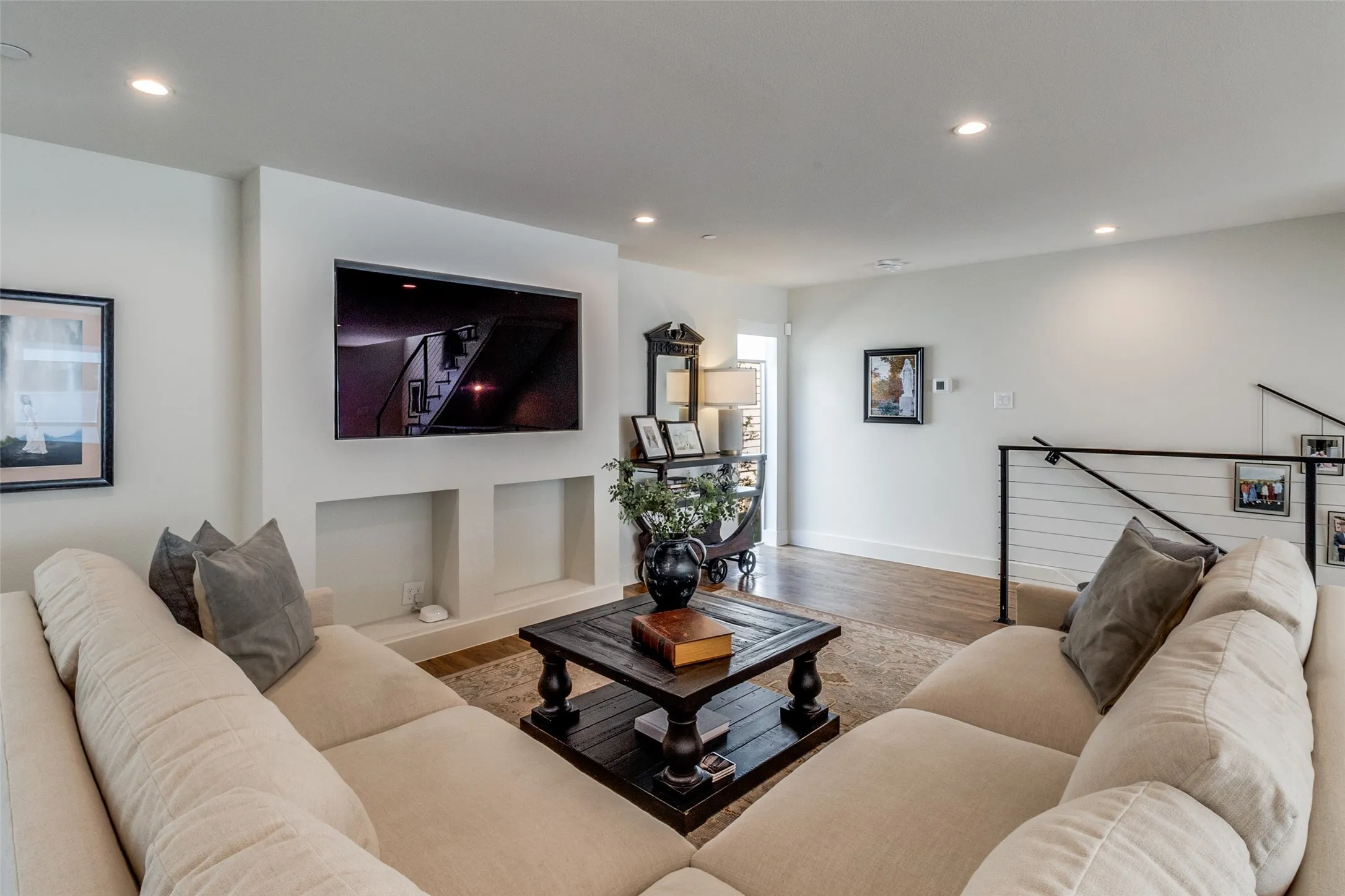Condominium For Sale in Dallas County , 5907 Lindell Avenue A, Dallas, Texas 75206, 2 Bedroom, 4 Bathroom, 2 Garage spaces, 2,154 Sqft, built in 2017, mls#21380353, Real Estate Agent in Dallas, Homes For Sale in Dallas county, Homes For Sale in Dallas, Realtor in Dallas Texas, Real Estate Brokerage Independent Realty Texas, Luminita Cordes Realtor