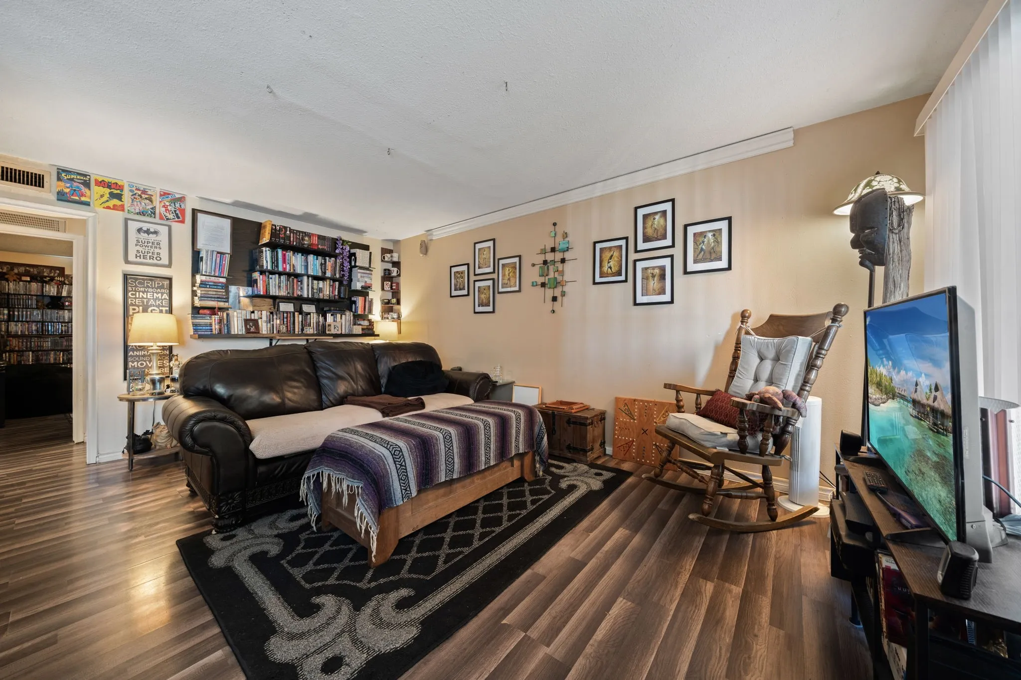 Condominium For Sale in Dallas County , 5001 Bowser Avenue 115, Dallas, Texas 75209, 1 Bedroom, 1 Bathroom, Garage spaces, 617 Sqft, built in 1962, mls#21358968, Real Estate Agent in Dallas, Homes For Sale in Dallas county, Homes For Sale in Dallas, Realtor in Dallas Texas, Real Estate Brokerage Independent Realty Texas, Luminita Cordes Realtor