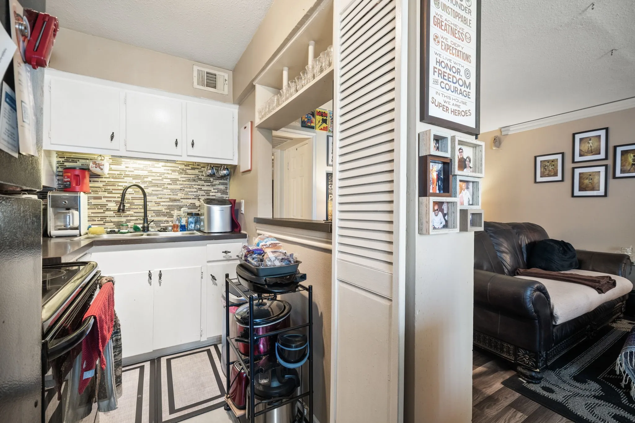 Condominium For Sale in Dallas County , 5001 Bowser Avenue 115, Dallas, Texas 75209, 1 Bedroom, 1 Bathroom, Garage spaces, 617 Sqft, built in 1962, mls#21358968, Real Estate Agent in Dallas, Homes For Sale in Dallas county, Homes For Sale in Dallas, Realtor in Dallas Texas, Real Estate Brokerage Independent Realty Texas, Luminita Cordes Realtor