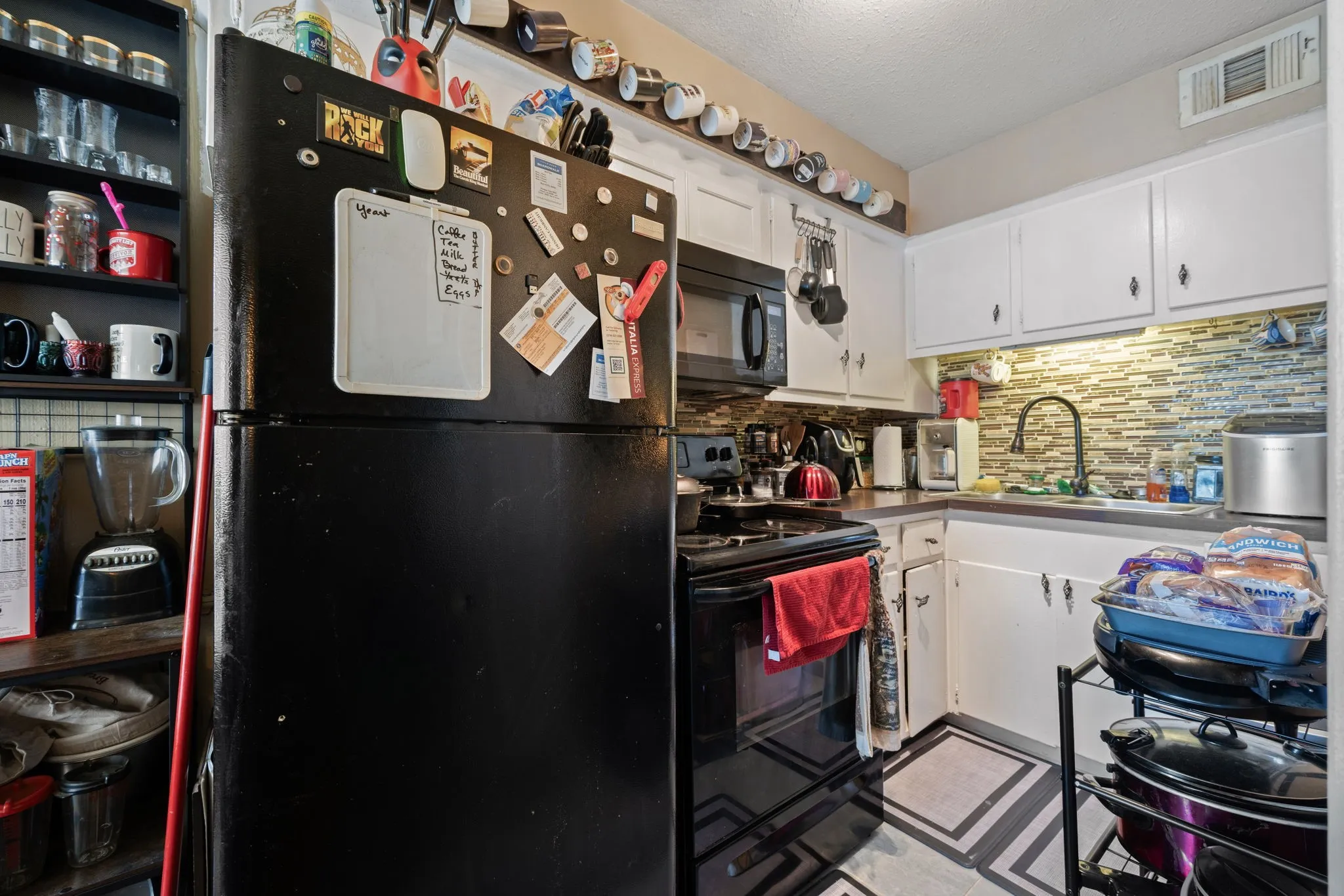 Condominium For Sale in Dallas County , 5001 Bowser Avenue 115, Dallas, Texas 75209, 1 Bedroom, 1 Bathroom, Garage spaces, 617 Sqft, built in 1962, mls#21358968, Real Estate Agent in Dallas, Homes For Sale in Dallas county, Homes For Sale in Dallas, Realtor in Dallas Texas, Real Estate Brokerage Independent Realty Texas, Luminita Cordes Realtor