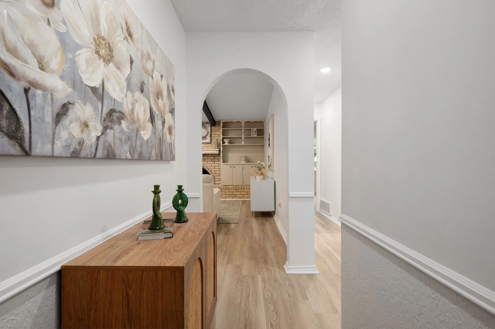 Single Family Residence For Sale in Tarrant County , 3204 Ashford Avenue, Fort Worth, Texas 76133, 3 Bedroom, 2 Bathroom, 2 Garage spaces, 1,588 Sqft, built in 1975, mls#21375253, Real Estate Agent in Fort Worth, Homes For Sale in Tarrant county, Homes For Sale in Fort Worth, Realtor in Fort Worth Texas, Real Estate Brokerage Independent Realty Texas, Luminita Cordes Realtor