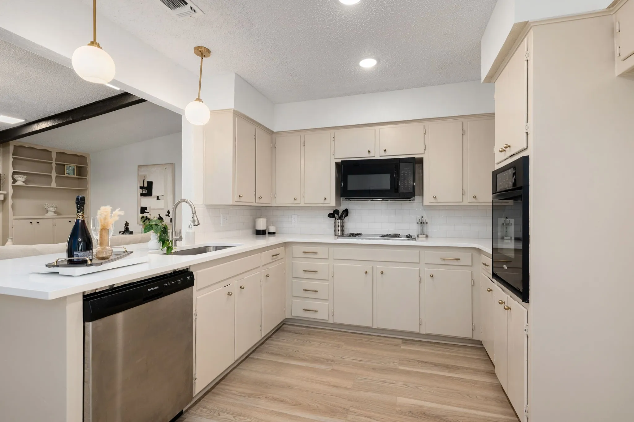 Single Family Residence For Sale in Tarrant County , 3204 Ashford Avenue, Fort Worth, Texas 76133, 3 Bedroom, 2 Bathroom, 2 Garage spaces, 1,588 Sqft, built in 1975, mls#21375253, Real Estate Agent in Fort Worth, Homes For Sale in Tarrant county, Homes For Sale in Fort Worth, Realtor in Fort Worth Texas, Real Estate Brokerage Independent Realty Texas, Luminita Cordes Realtor