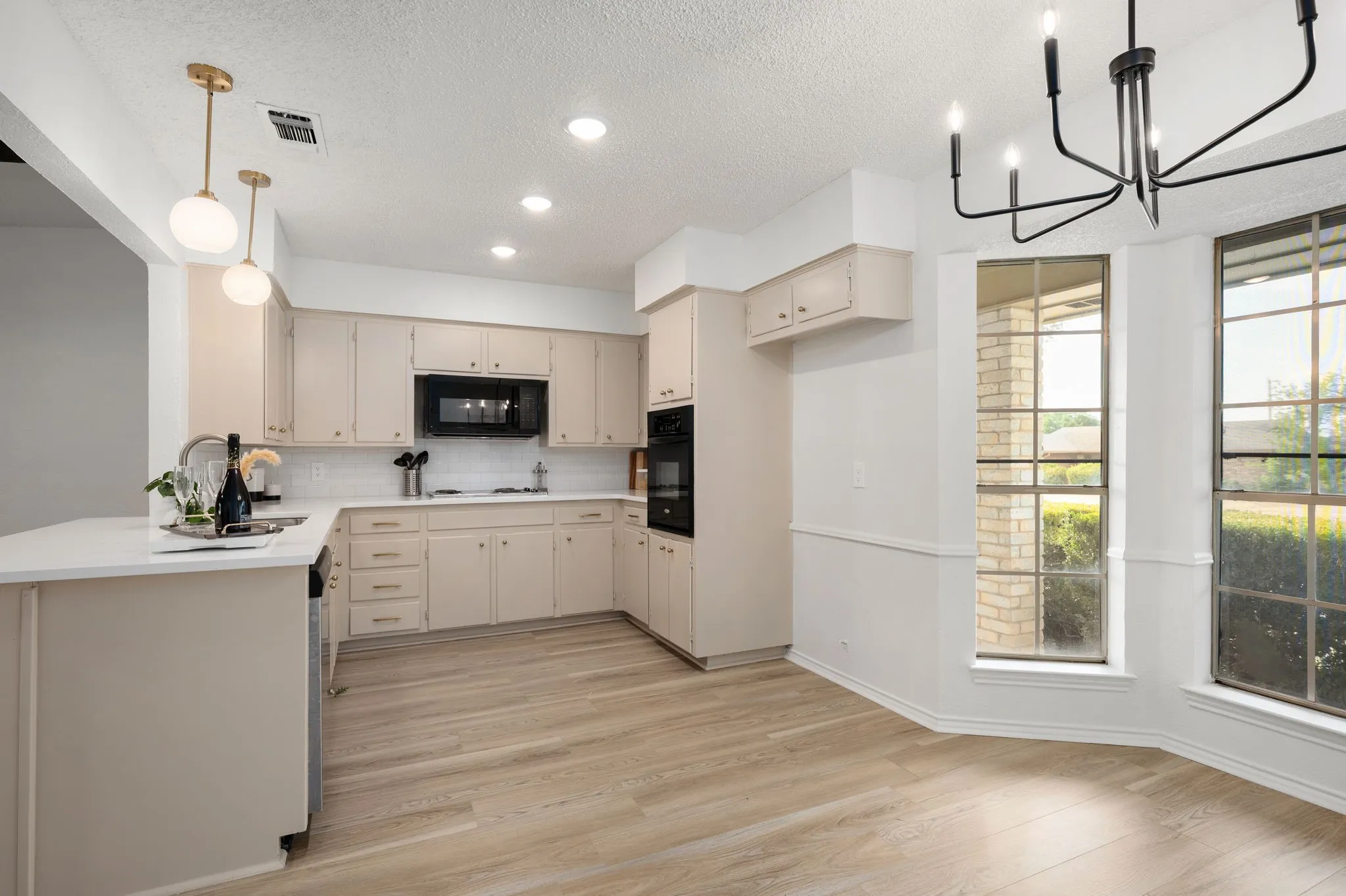Single Family Residence For Sale in Tarrant County , 3204 Ashford Avenue, Fort Worth, Texas 76133, 3 Bedroom, 2 Bathroom, 2 Garage spaces, 1,588 Sqft, built in 1975, mls#21375253, Real Estate Agent in Fort Worth, Homes For Sale in Tarrant county, Homes For Sale in Fort Worth, Realtor in Fort Worth Texas, Real Estate Brokerage Independent Realty Texas, Luminita Cordes Realtor