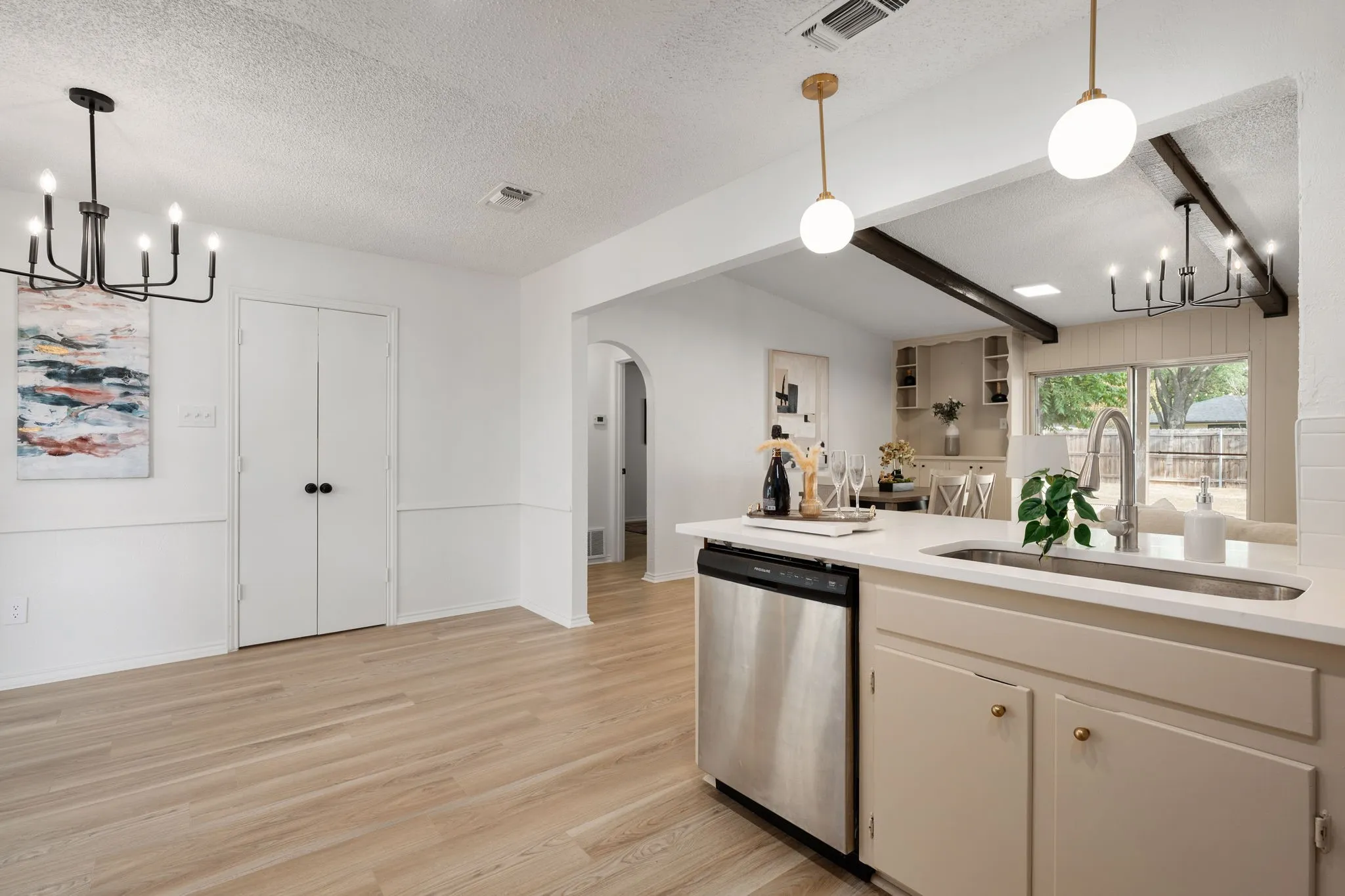 Single Family Residence For Sale in Tarrant County , 3204 Ashford Avenue, Fort Worth, Texas 76133, 3 Bedroom, 2 Bathroom, 2 Garage spaces, 1,588 Sqft, built in 1975, mls#21375253, Real Estate Agent in Fort Worth, Homes For Sale in Tarrant county, Homes For Sale in Fort Worth, Realtor in Fort Worth Texas, Real Estate Brokerage Independent Realty Texas, Luminita Cordes Realtor
