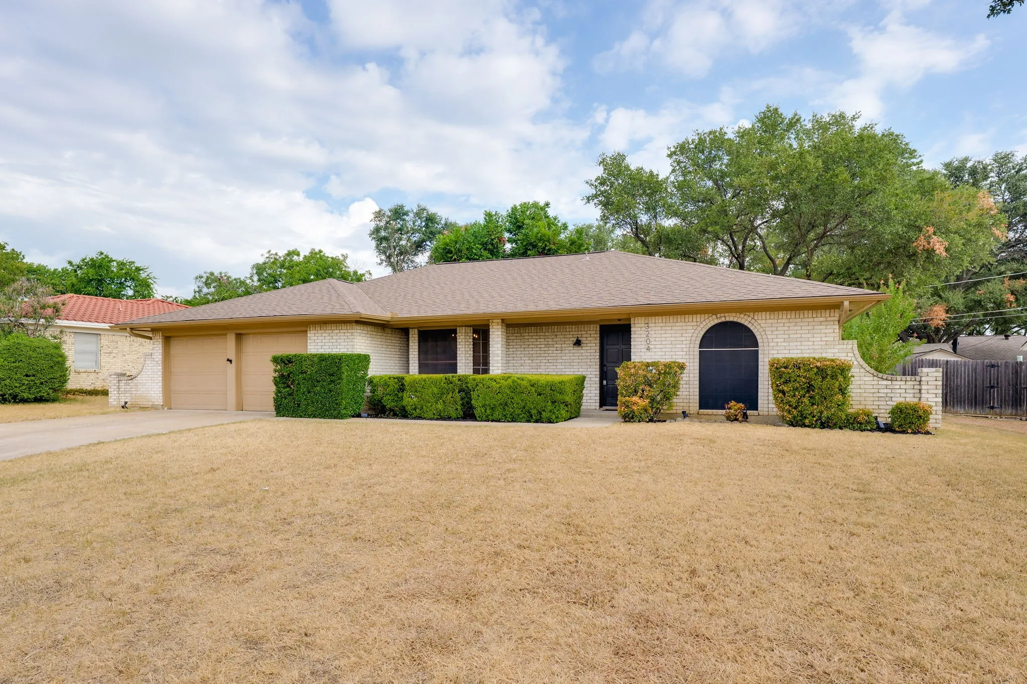 Single Family Residence For Sale in Tarrant County , 3204 Ashford Avenue, Fort Worth, Texas 76133, 3 Bedroom, 2 Bathroom, 2 Garage spaces, 1,588 Sqft, built in 1975, mls#21375253, Real Estate Agent in Fort Worth, Homes For Sale in Tarrant county, Homes For Sale in Fort Worth, Realtor in Fort Worth Texas, Real Estate Brokerage Independent Realty Texas, Luminita Cordes Realtor