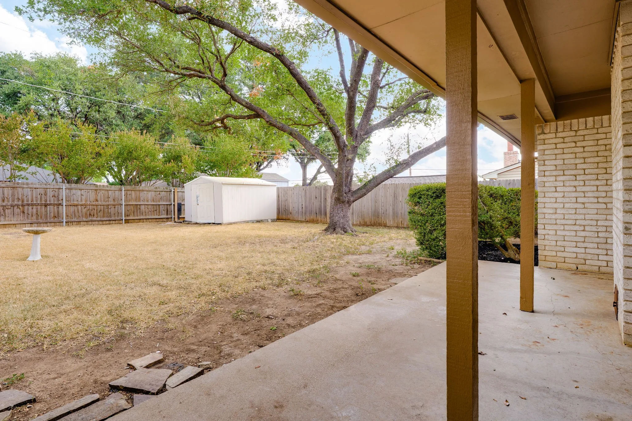 Single Family Residence For Sale in Tarrant County , 3204 Ashford Avenue, Fort Worth, Texas 76133, 3 Bedroom, 2 Bathroom, 2 Garage spaces, 1,588 Sqft, built in 1975, mls#21375253, Real Estate Agent in Fort Worth, Homes For Sale in Tarrant county, Homes For Sale in Fort Worth, Realtor in Fort Worth Texas, Real Estate Brokerage Independent Realty Texas, Luminita Cordes Realtor