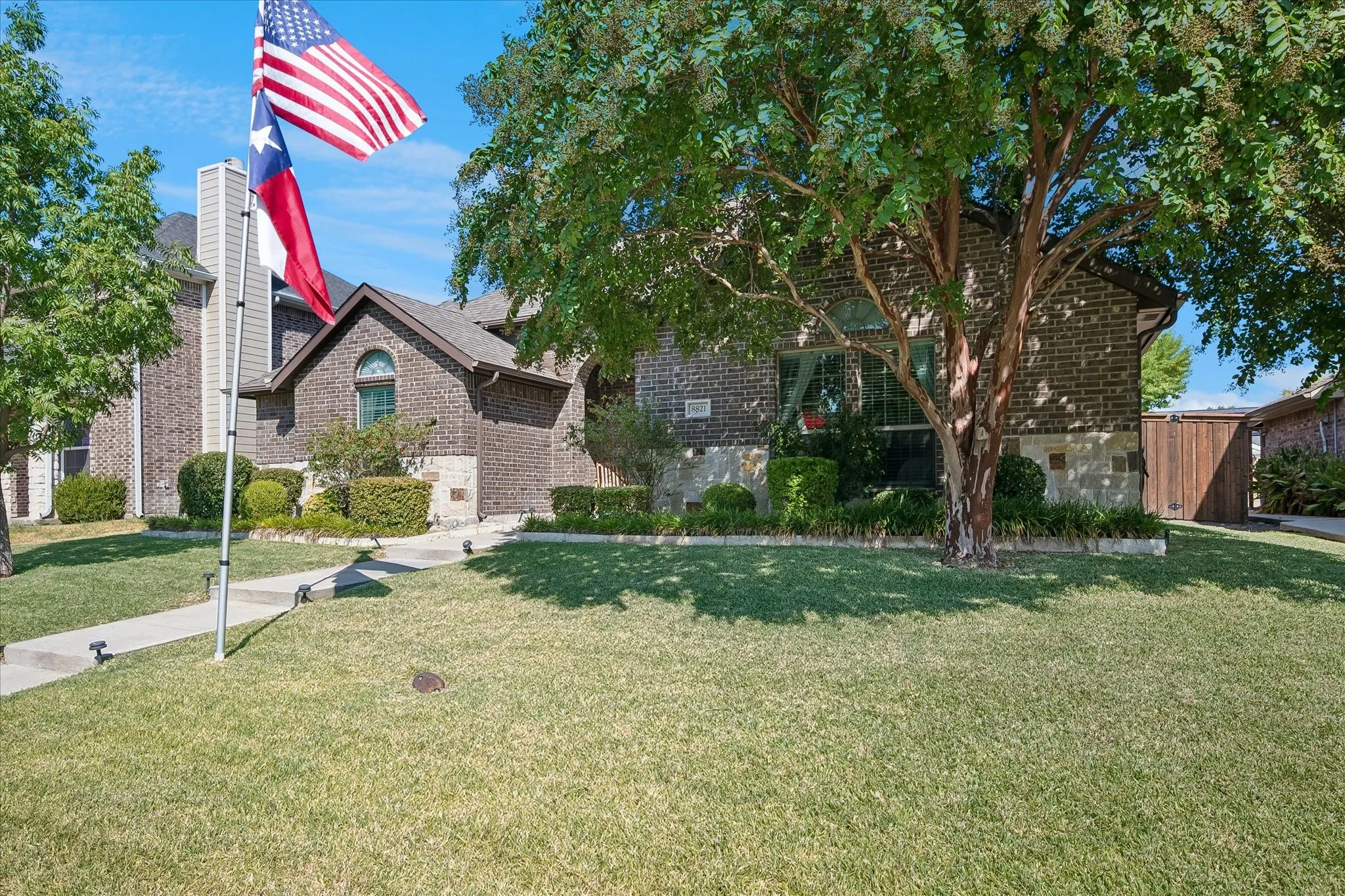 Single Family Residence For Sale in Rockwall County , 8821 Davis Street, Rowlett, Texas 75088, 4 Bedroom, 2 Bathroom, 2 Garage spaces, 1,953 Sqft, built in 2017, mls#21377939, Real Estate Agent in Rowlett, Homes For Sale in Rockwall county, Homes For Sale in Rowlett, Realtor in Rowlett Texas, Real Estate Brokerage Independent Realty Texas, Luminita Cordes Realtor