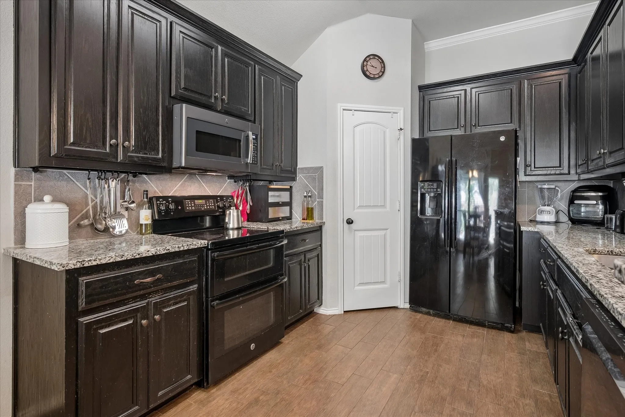 Single Family Residence For Sale in Rockwall County , 8821 Davis Street, Rowlett, Texas 75088, 4 Bedroom, 2 Bathroom, 2 Garage spaces, 1,953 Sqft, built in 2017, mls#21377939, Real Estate Agent in Rowlett, Homes For Sale in Rockwall county, Homes For Sale in Rowlett, Realtor in Rowlett Texas, Real Estate Brokerage Independent Realty Texas, Luminita Cordes Realtor