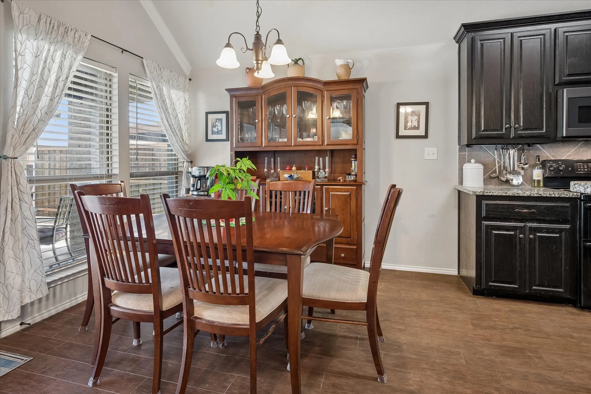 Single Family Residence For Sale in Rockwall County , 8821 Davis Street, Rowlett, Texas 75088, 4 Bedroom, 2 Bathroom, 2 Garage spaces, 1,953 Sqft, built in 2017, mls#21377939, Real Estate Agent in Rowlett, Homes For Sale in Rockwall county, Homes For Sale in Rowlett, Realtor in Rowlett Texas, Real Estate Brokerage Independent Realty Texas, Luminita Cordes Realtor