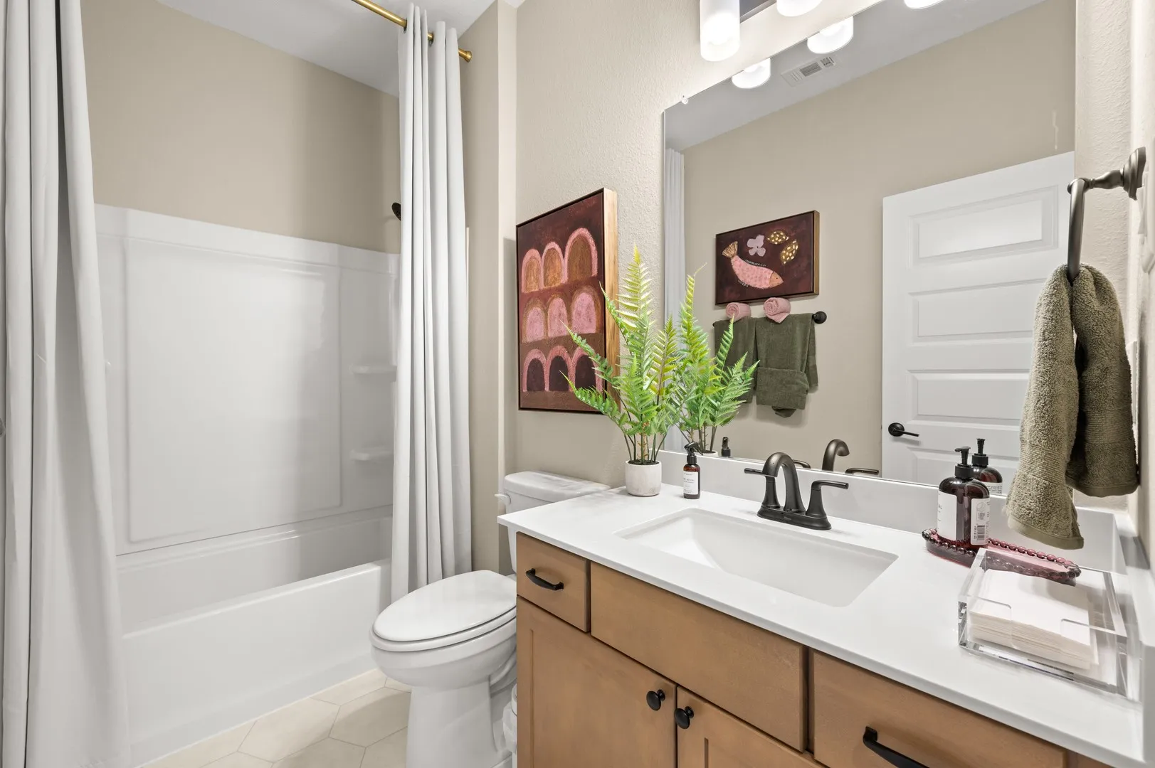 The Oakshire II- Bath 2