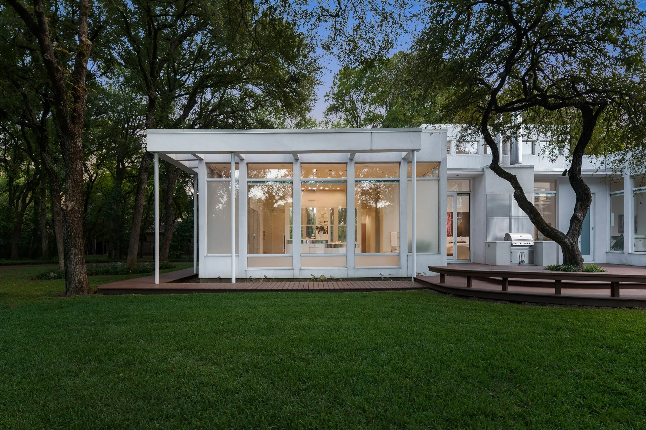 Single Family Residence For Sale in Dallas County , 4130 Cochran Chapel, Dallas, Texas 75209, 5 Bedroom, 8 Bathroom, 4 Garage spaces, 8,984 Sqft, built in 2002, mls#21380226, Real Estate Agent in Dallas, Homes For Sale in Dallas county, Homes For Sale in Dallas, Realtor in Dallas Texas, Real Estate Brokerage Independent Realty Texas, Luminita Cordes Realtor