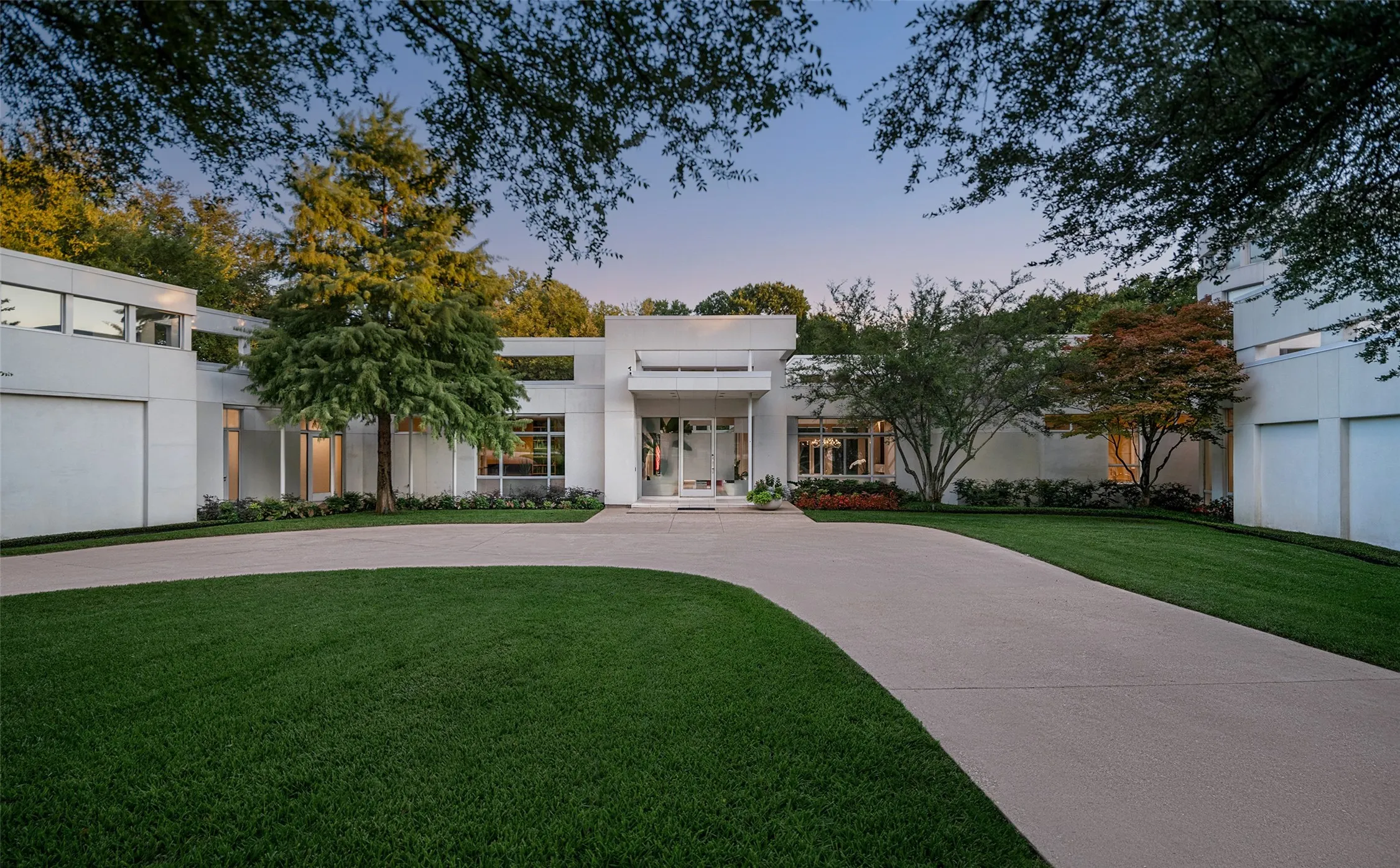 Single Family Residence For Sale in Dallas County , 4130 Cochran Chapel, Dallas, Texas 75209, 5 Bedroom, 8 Bathroom, 4 Garage spaces, 8,984 Sqft, built in 2002, mls#21380226, Real Estate Agent in Dallas, Homes For Sale in Dallas county, Homes For Sale in Dallas, Realtor in Dallas Texas, Real Estate Brokerage Independent Realty Texas, Luminita Cordes Realtor