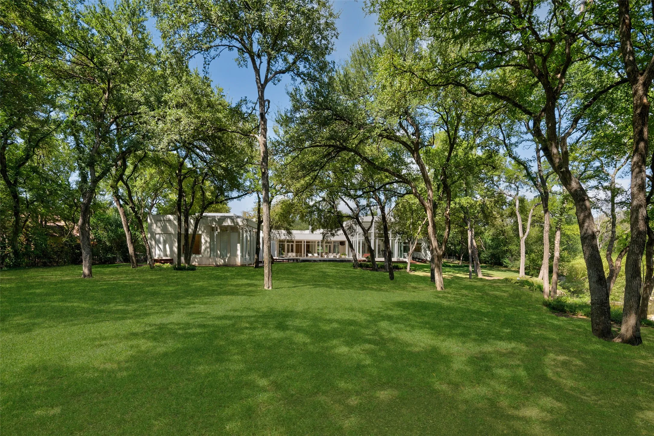 Single Family Residence For Sale in Dallas County , 4130 Cochran Chapel, Dallas, Texas 75209, 5 Bedroom, 8 Bathroom, 4 Garage spaces, 8,984 Sqft, built in 2002, mls#21380226, Real Estate Agent in Dallas, Homes For Sale in Dallas county, Homes For Sale in Dallas, Realtor in Dallas Texas, Real Estate Brokerage Independent Realty Texas, Luminita Cordes Realtor