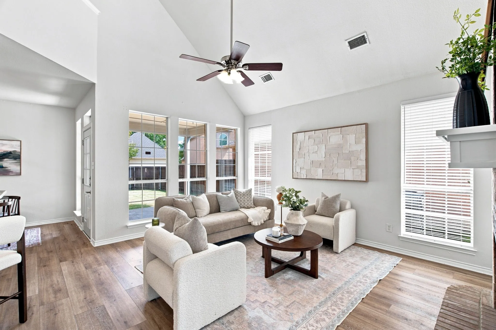 Single Family Residence For Sale in Dallas County , 8716 Falls Road, Irving, Texas 75063, 3 Bedroom, 3 Bathroom, 2 Garage spaces, 1,893 Sqft, built in 1992, mls#21380030, Real Estate Agent in Irving, Homes For Sale in Dallas county, Homes For Sale in Irving, Realtor in Irving Texas, Real Estate Brokerage Independent Realty Texas, Luminita Cordes Realtor