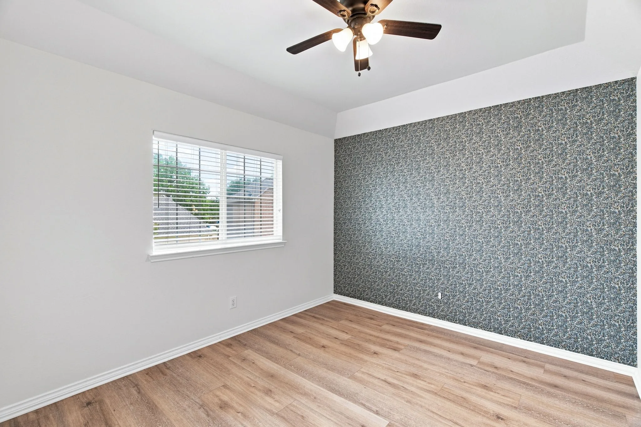 Single Family Residence For Sale in Dallas County , 8716 Falls Road, Irving, Texas 75063, 3 Bedroom, 3 Bathroom, 2 Garage spaces, 1,893 Sqft, built in 1992, mls#21380030, Real Estate Agent in Irving, Homes For Sale in Dallas county, Homes For Sale in Irving, Realtor in Irving Texas, Real Estate Brokerage Independent Realty Texas, Luminita Cordes Realtor