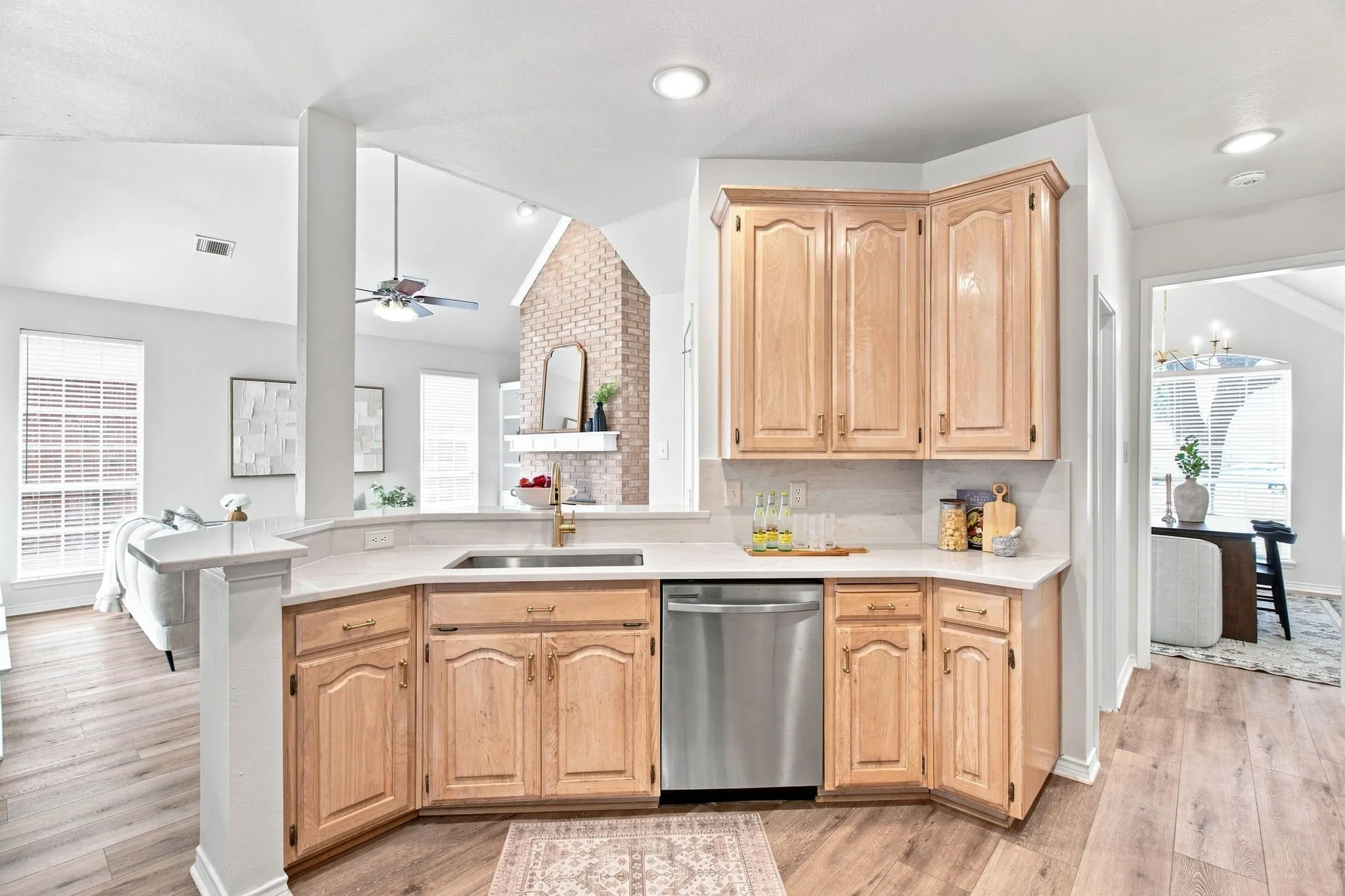 Single Family Residence For Sale in Dallas County , 8716 Falls Road, Irving, Texas 75063, 3 Bedroom, 3 Bathroom, 2 Garage spaces, 1,893 Sqft, built in 1992, mls#21380030, Real Estate Agent in Irving, Homes For Sale in Dallas county, Homes For Sale in Irving, Realtor in Irving Texas, Real Estate Brokerage Independent Realty Texas, Luminita Cordes Realtor