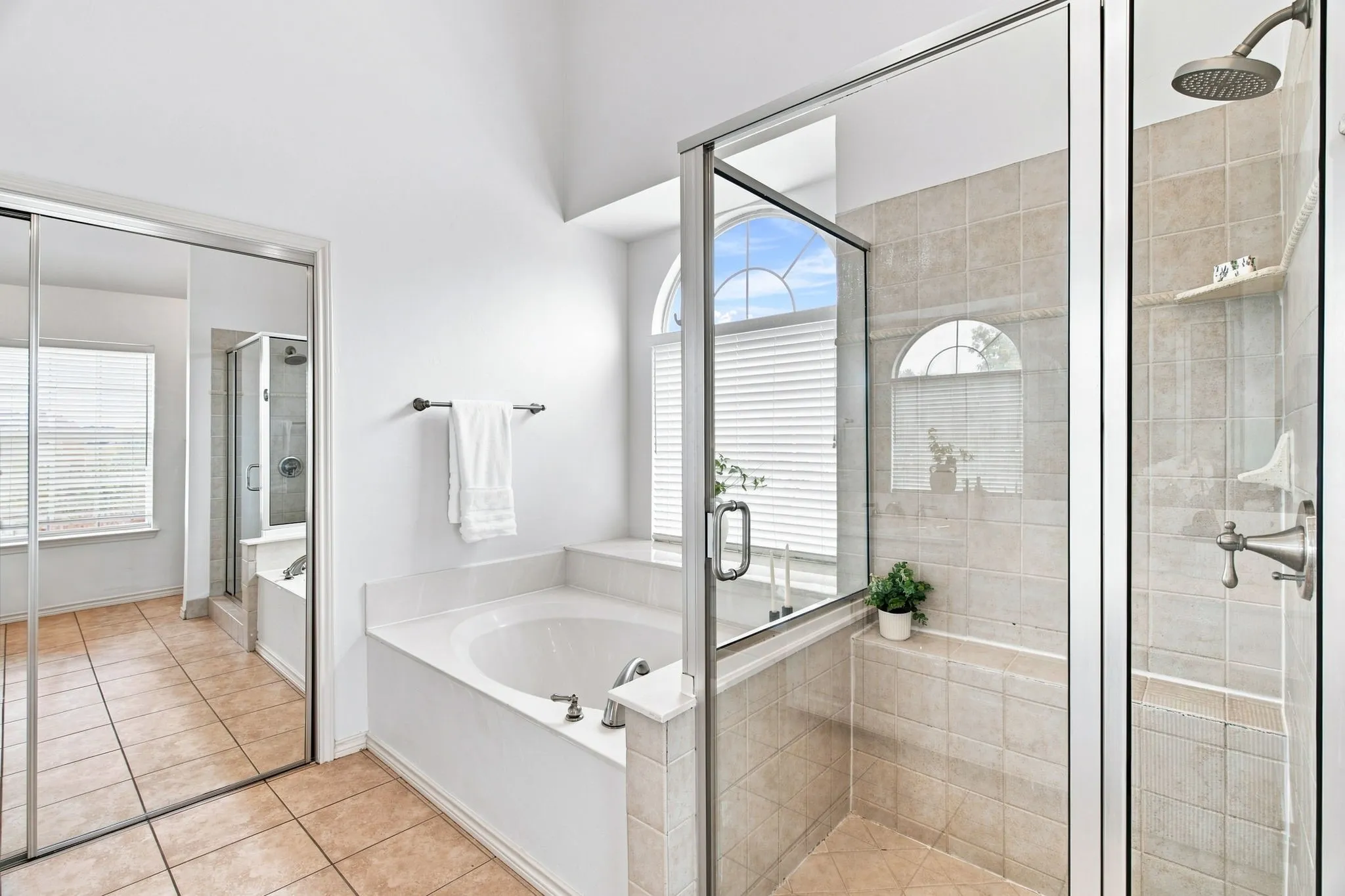 Single Family Residence For Sale in Dallas County , 8716 Falls Road, Irving, Texas 75063, 3 Bedroom, 3 Bathroom, 2 Garage spaces, 1,893 Sqft, built in 1992, mls#21380030, Real Estate Agent in Irving, Homes For Sale in Dallas county, Homes For Sale in Irving, Realtor in Irving Texas, Real Estate Brokerage Independent Realty Texas, Luminita Cordes Realtor