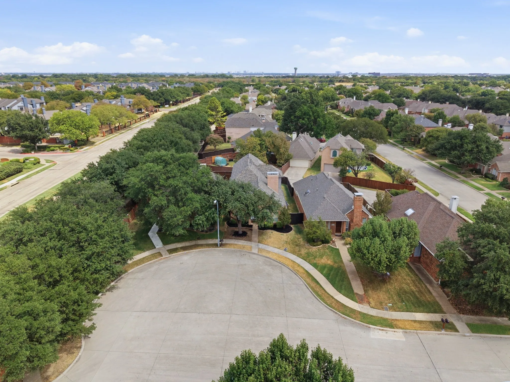 Single Family Residence For Sale in Dallas County , 8716 Falls Road, Irving, Texas 75063, 3 Bedroom, 3 Bathroom, 2 Garage spaces, 1,893 Sqft, built in 1992, mls#21380030, Real Estate Agent in Irving, Homes For Sale in Dallas county, Homes For Sale in Irving, Realtor in Irving Texas, Real Estate Brokerage Independent Realty Texas, Luminita Cordes Realtor