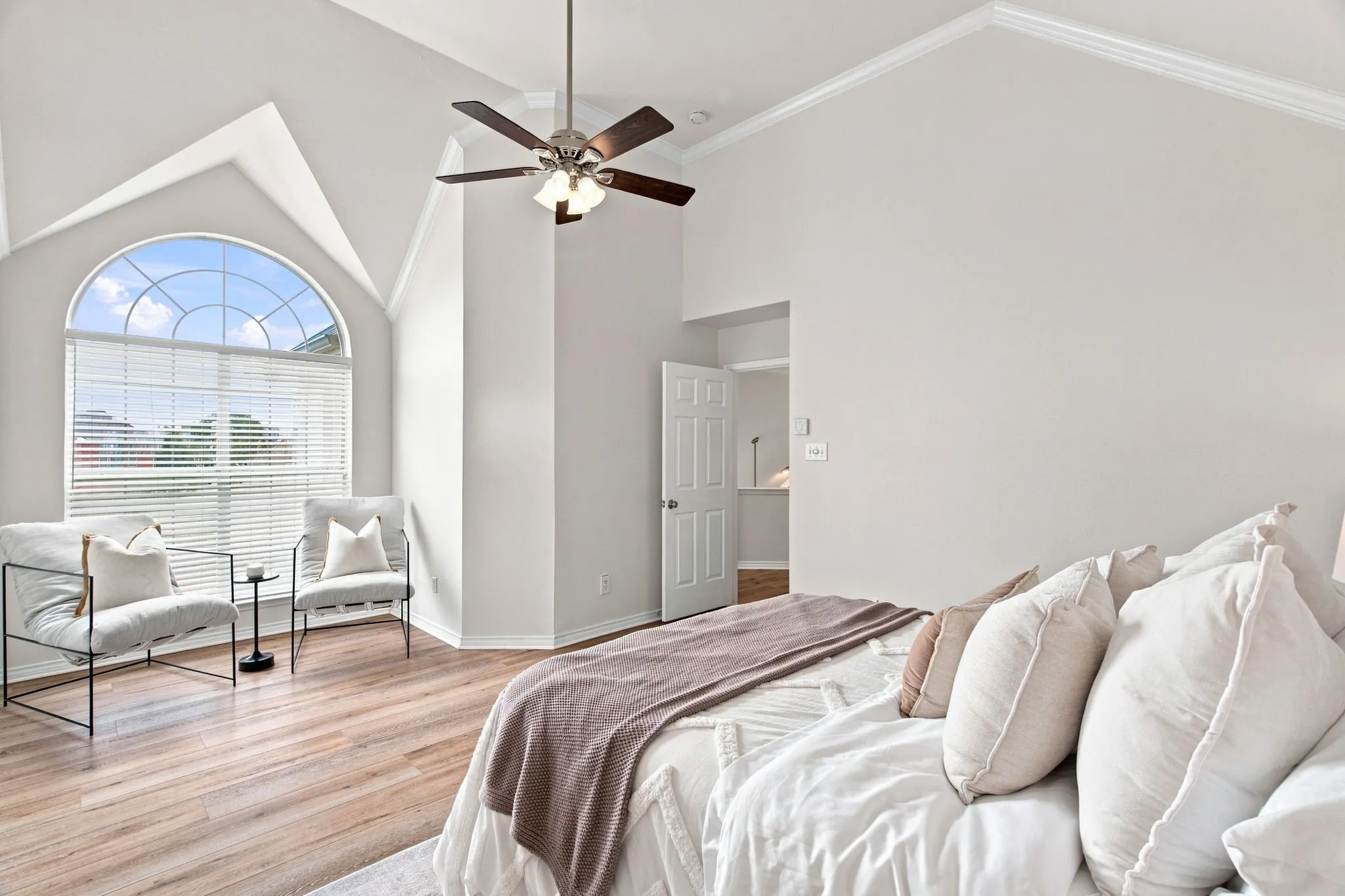 Single Family Residence For Sale in Dallas County , 8716 Falls Road, Irving, Texas 75063, 3 Bedroom, 3 Bathroom, 2 Garage spaces, 1,893 Sqft, built in 1992, mls#21380030, Real Estate Agent in Irving, Homes For Sale in Dallas county, Homes For Sale in Irving, Realtor in Irving Texas, Real Estate Brokerage Independent Realty Texas, Luminita Cordes Realtor