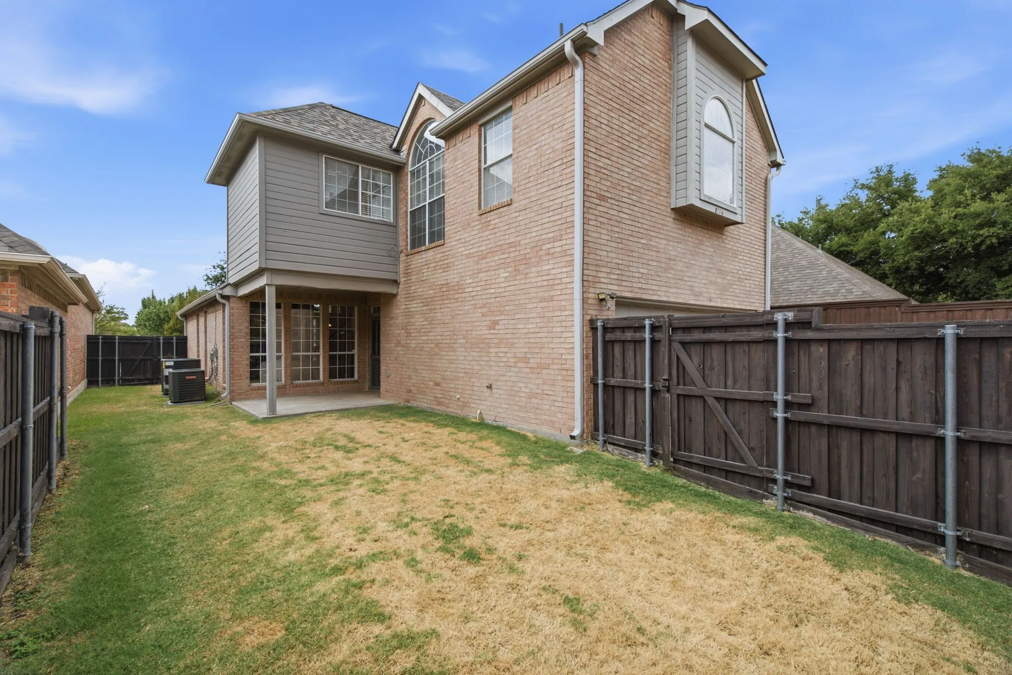 Single Family Residence For Sale in Dallas County , 8716 Falls Road, Irving, Texas 75063, 3 Bedroom, 3 Bathroom, 2 Garage spaces, 1,893 Sqft, built in 1992, mls#21380030, Real Estate Agent in Irving, Homes For Sale in Dallas county, Homes For Sale in Irving, Realtor in Irving Texas, Real Estate Brokerage Independent Realty Texas, Luminita Cordes Realtor