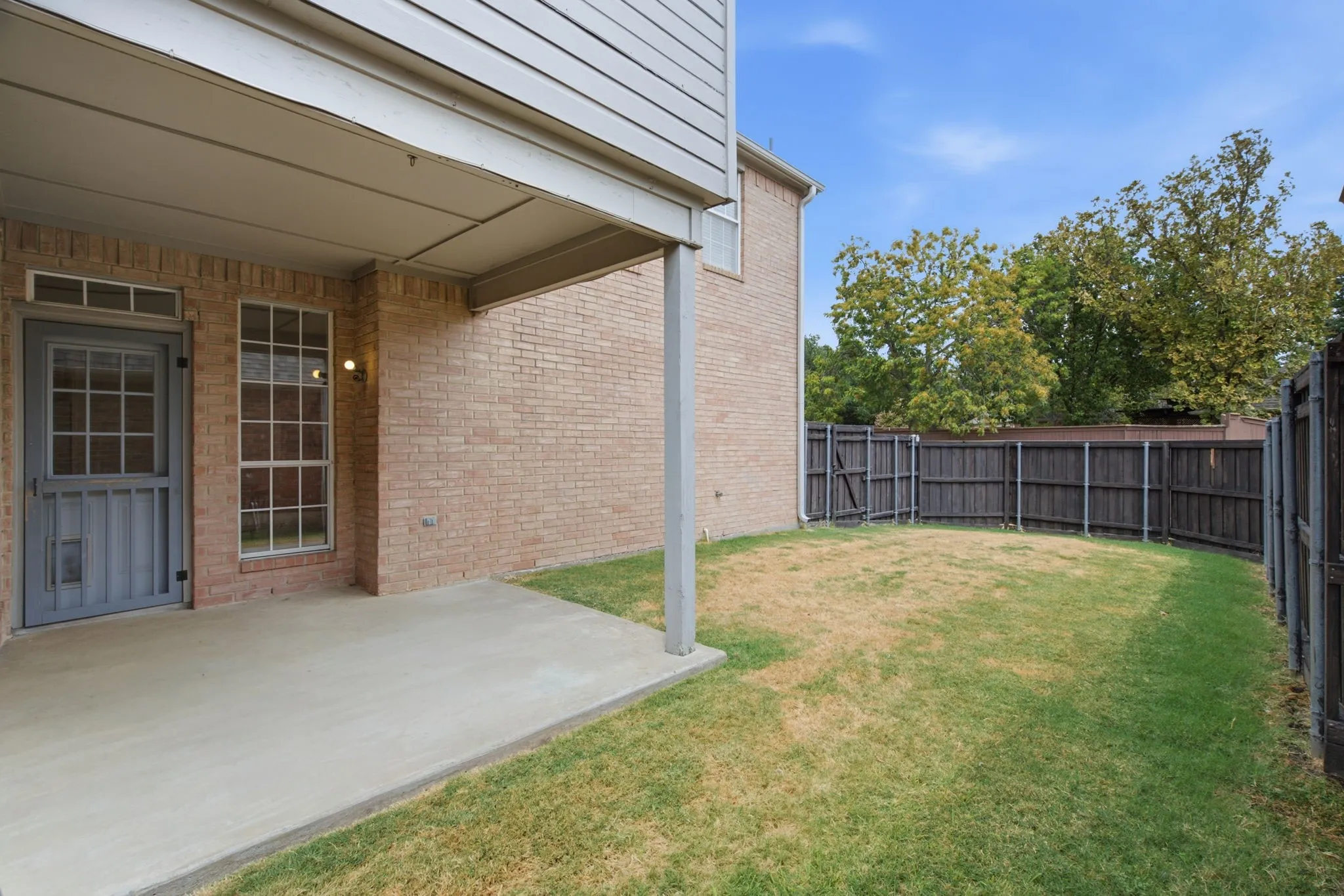 Single Family Residence For Sale in Dallas County , 8716 Falls Road, Irving, Texas 75063, 3 Bedroom, 3 Bathroom, 2 Garage spaces, 1,893 Sqft, built in 1992, mls#21380030, Real Estate Agent in Irving, Homes For Sale in Dallas county, Homes For Sale in Irving, Realtor in Irving Texas, Real Estate Brokerage Independent Realty Texas, Luminita Cordes Realtor