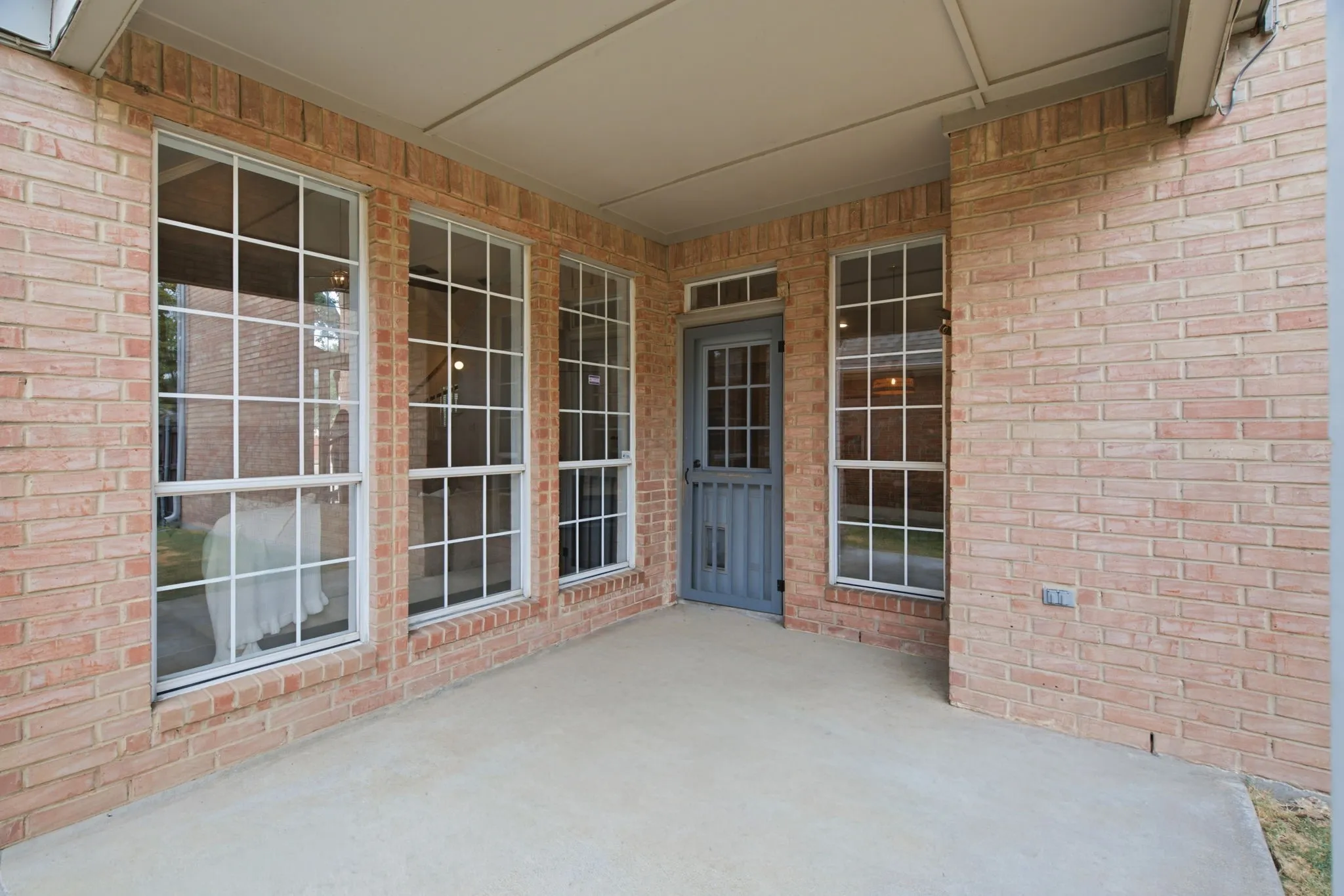 Single Family Residence For Sale in Dallas County , 8716 Falls Road, Irving, Texas 75063, 3 Bedroom, 3 Bathroom, 2 Garage spaces, 1,893 Sqft, built in 1992, mls#21380030, Real Estate Agent in Irving, Homes For Sale in Dallas county, Homes For Sale in Irving, Realtor in Irving Texas, Real Estate Brokerage Independent Realty Texas, Luminita Cordes Realtor