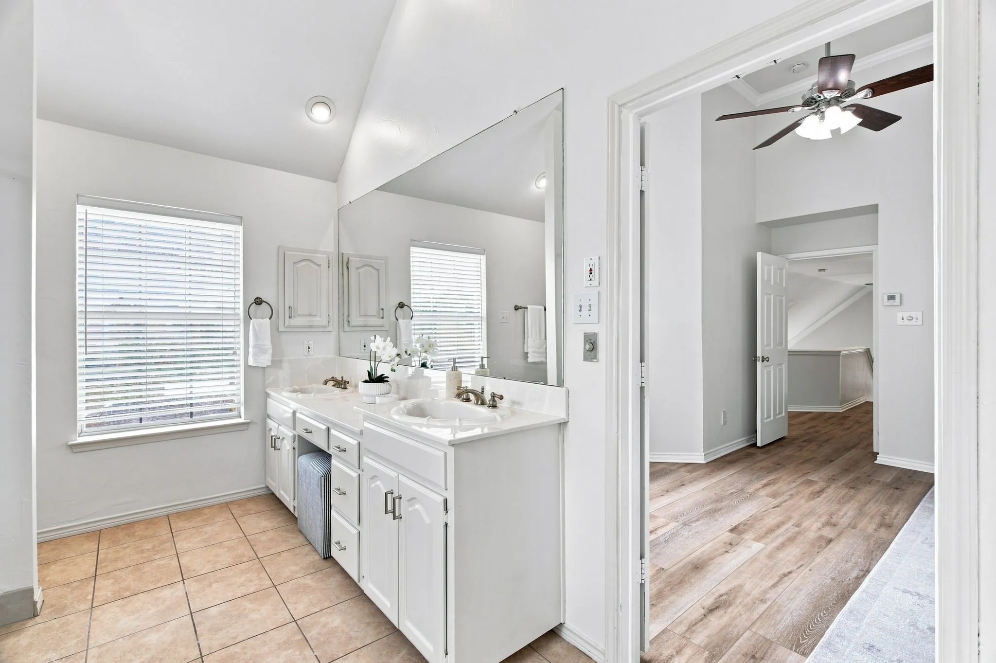 Single Family Residence For Sale in Dallas County , 8716 Falls Road, Irving, Texas 75063, 3 Bedroom, 3 Bathroom, 2 Garage spaces, 1,893 Sqft, built in 1992, mls#21380030, Real Estate Agent in Irving, Homes For Sale in Dallas county, Homes For Sale in Irving, Realtor in Irving Texas, Real Estate Brokerage Independent Realty Texas, Luminita Cordes Realtor