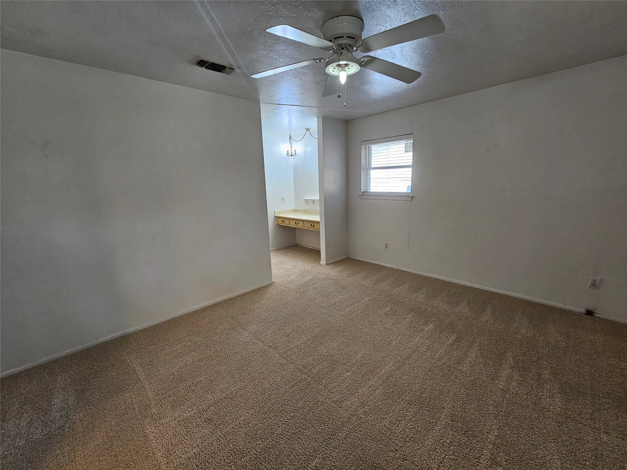 Single Family Residence For Rent in Tarrant County , 1109 W Redbud Drive, Hurst, Texas 76053, 3 Bedroom, 2 Bathroom, 2 Garage spaces, 1,925 Sqft, built in 1969, mls#21376705, Real Estate Agent in Hurst, Homes For Rent in Tarrant county, Homes For Rent in Hurst, Realtor in Hurst Texas, Real Estate Brokerage Independent Realty Texas, Luminita Cordes Realtor