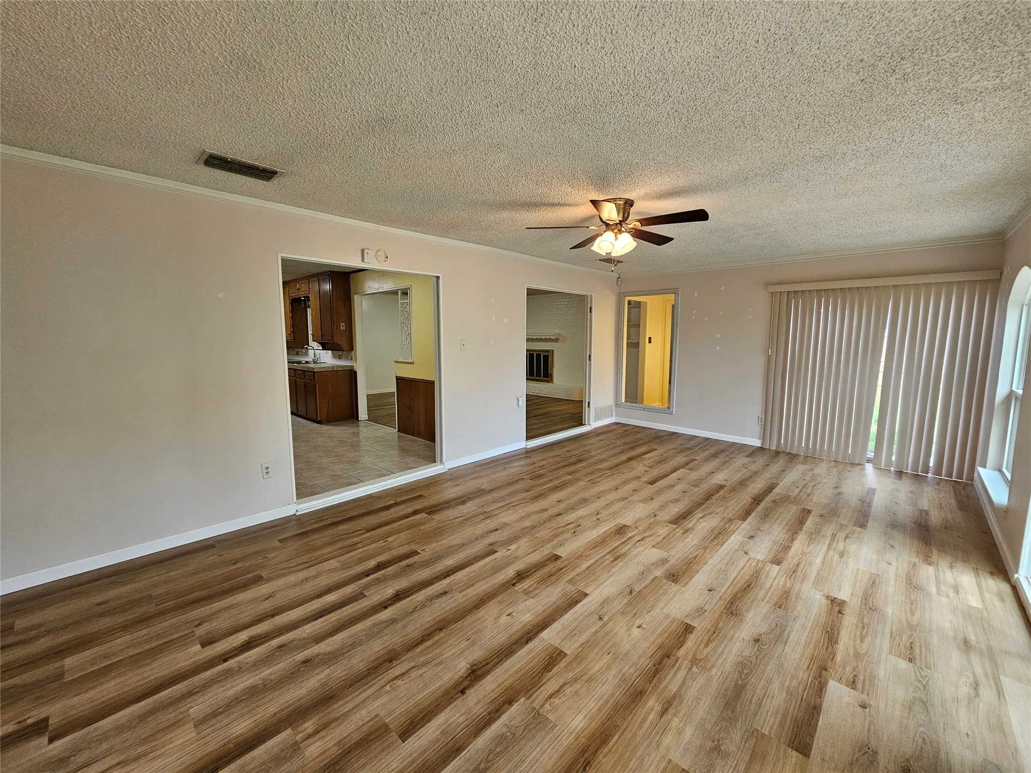 Single Family Residence For Rent in Tarrant County , 1109 W Redbud Drive, Hurst, Texas 76053, 3 Bedroom, 2 Bathroom, 2 Garage spaces, 1,925 Sqft, built in 1969, mls#21376705, Real Estate Agent in Hurst, Homes For Rent in Tarrant county, Homes For Rent in Hurst, Realtor in Hurst Texas, Real Estate Brokerage Independent Realty Texas, Luminita Cordes Realtor