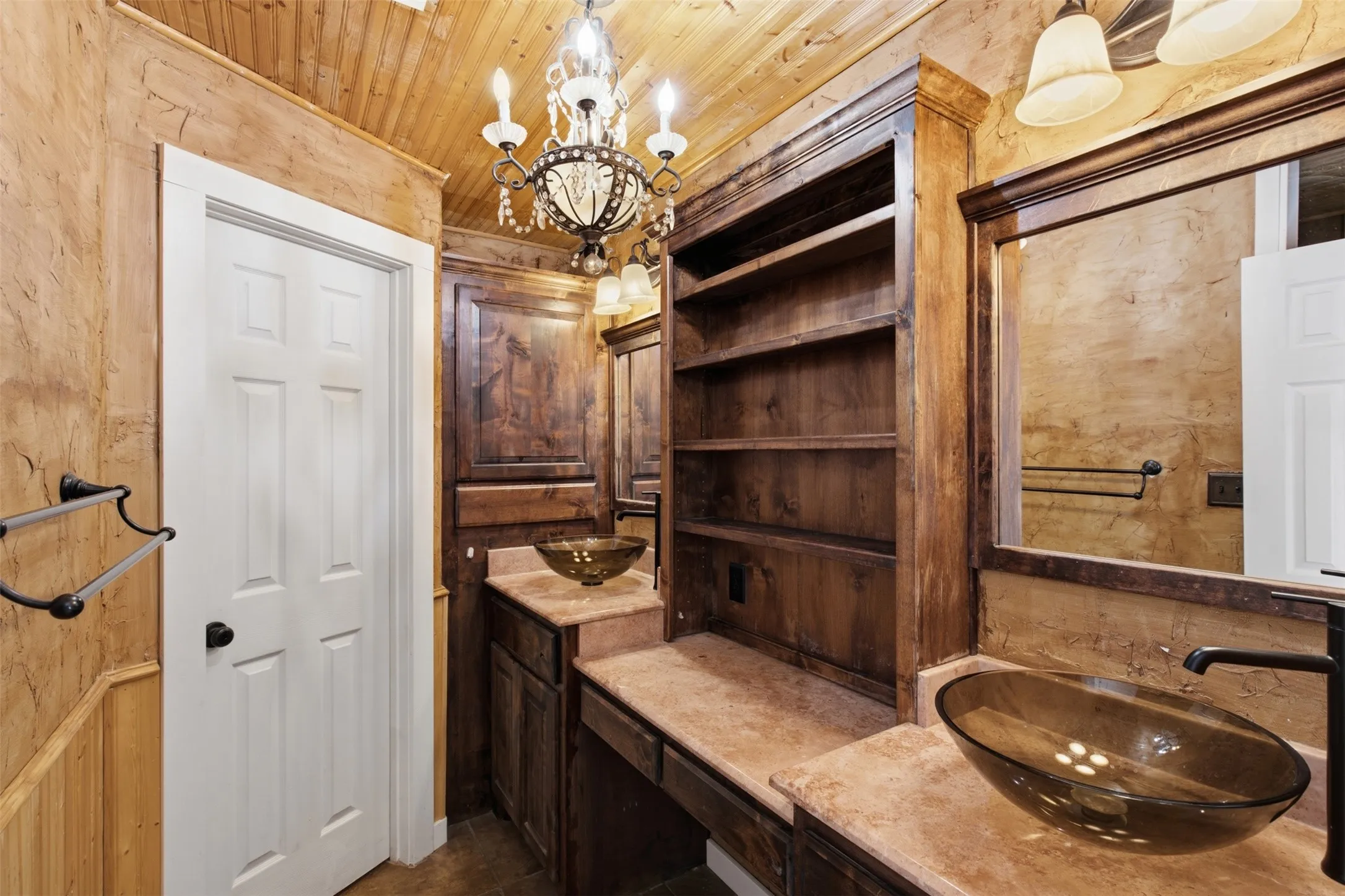 Granite countertops and beautiful cabinets