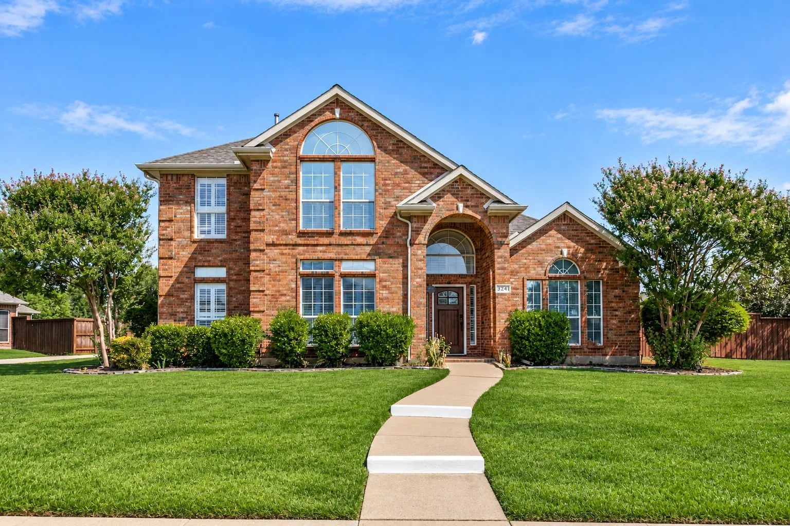 Single Family Residence For Sale in Collin County , 324 Ambrose Drive, Murphy, Texas 75094, 5 Bedroom, 3 Bathroom, 2 Garage spaces, 2,711 Sqft, built in 1999, mls#21380488, Real Estate Agent in Murphy, Homes For Sale in Collin county, Homes For Sale in Murphy, Realtor in Murphy Texas, Real Estate Brokerage Independent Realty Texas, Luminita Cordes Realtor
