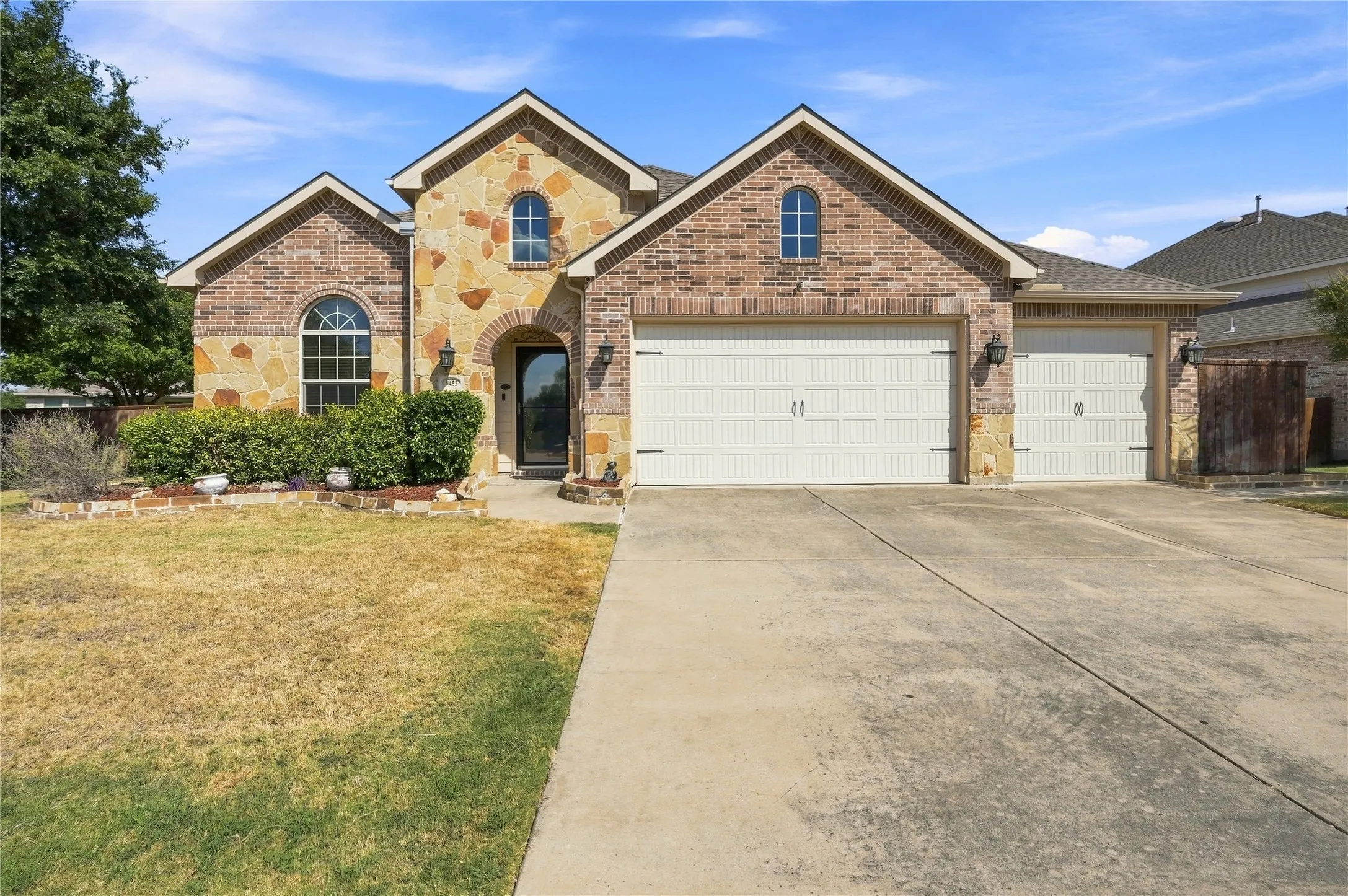 Single Family Residence For Sale in Tarrant County , 9452 Drovers View Trail, Fort Worth, Texas 76131, 4 Bedroom, 3 Bathroom, 3 Garage spaces, 2,885 Sqft, built in 2010, mls#21378035, Real Estate Agent in Fort Worth, Homes For Sale in Tarrant county, Homes For Sale in Fort Worth, Realtor in Fort Worth Texas, Real Estate Brokerage Independent Realty Texas, Luminita Cordes Realtor