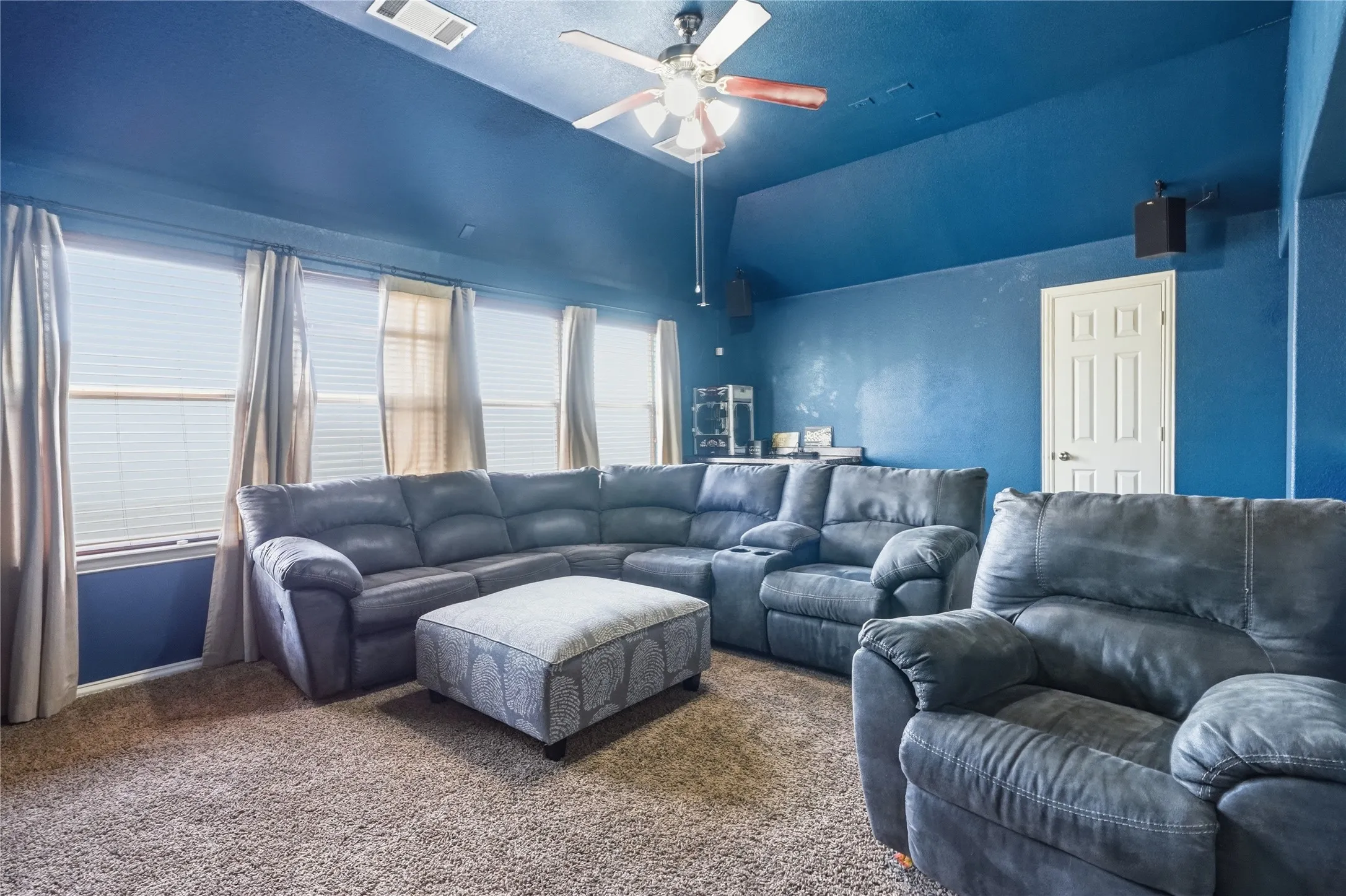 Single Family Residence For Sale in Tarrant County , 9452 Drovers View Trail, Fort Worth, Texas 76131, 4 Bedroom, 3 Bathroom, 3 Garage spaces, 2,885 Sqft, built in 2010, mls#21378035, Real Estate Agent in Fort Worth, Homes For Sale in Tarrant county, Homes For Sale in Fort Worth, Realtor in Fort Worth Texas, Real Estate Brokerage Independent Realty Texas, Luminita Cordes Realtor