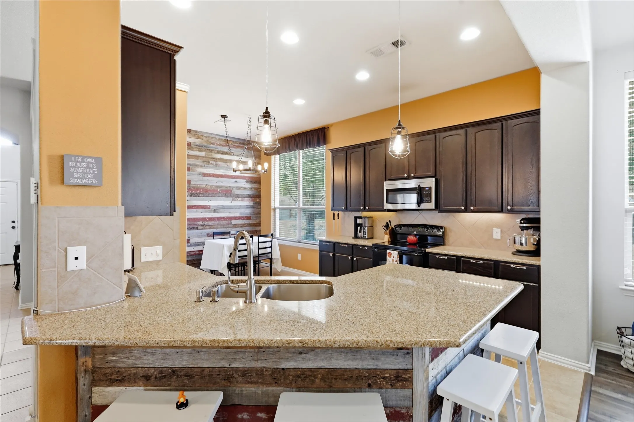 Single Family Residence For Sale in Tarrant County , 9452 Drovers View Trail, Fort Worth, Texas 76131, 4 Bedroom, 3 Bathroom, 3 Garage spaces, 2,885 Sqft, built in 2010, mls#21378035, Real Estate Agent in Fort Worth, Homes For Sale in Tarrant county, Homes For Sale in Fort Worth, Realtor in Fort Worth Texas, Real Estate Brokerage Independent Realty Texas, Luminita Cordes Realtor