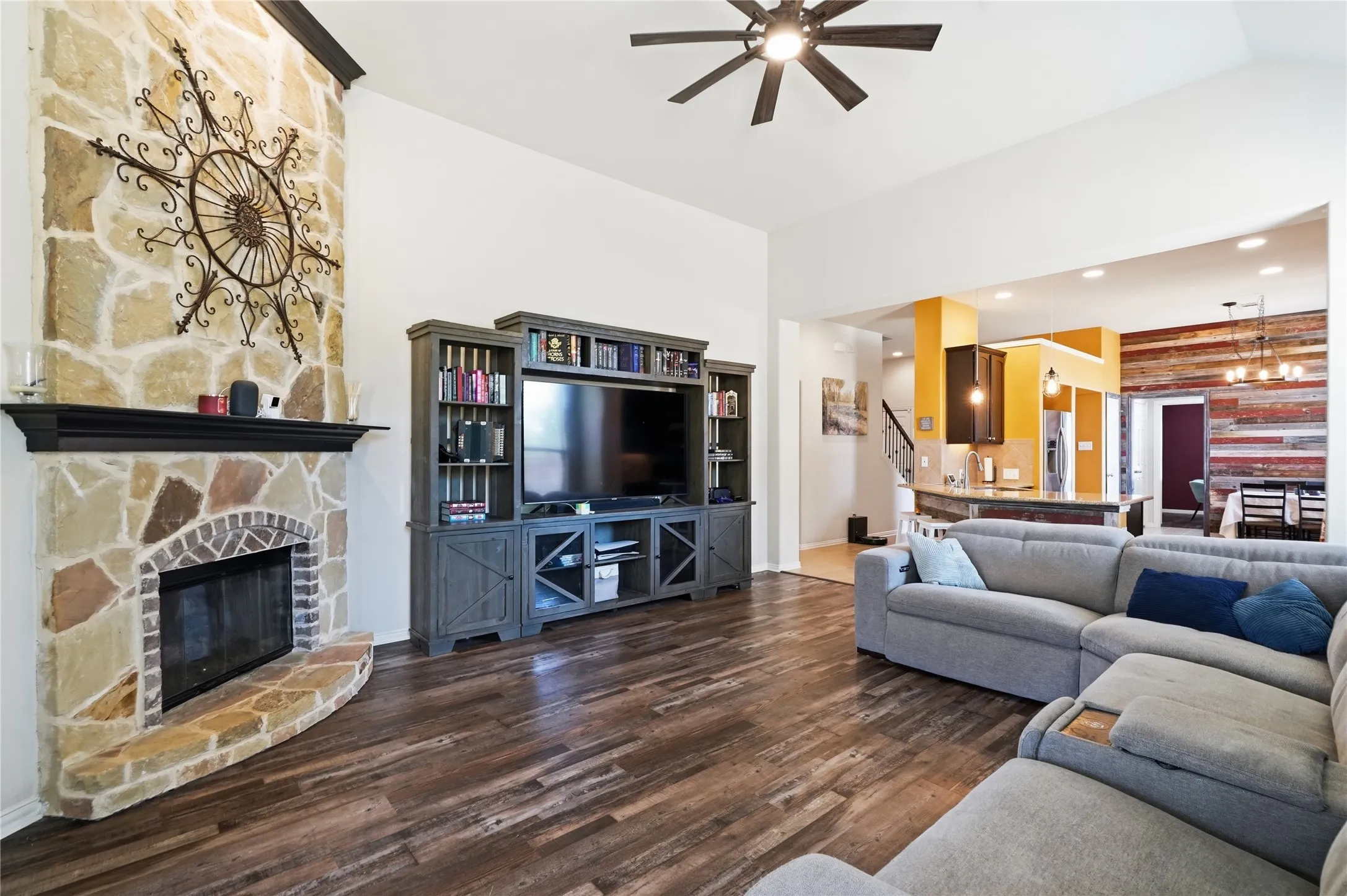 Single Family Residence For Sale in Tarrant County , 9452 Drovers View Trail, Fort Worth, Texas 76131, 4 Bedroom, 3 Bathroom, 3 Garage spaces, 2,885 Sqft, built in 2010, mls#21378035, Real Estate Agent in Fort Worth, Homes For Sale in Tarrant county, Homes For Sale in Fort Worth, Realtor in Fort Worth Texas, Real Estate Brokerage Independent Realty Texas, Luminita Cordes Realtor