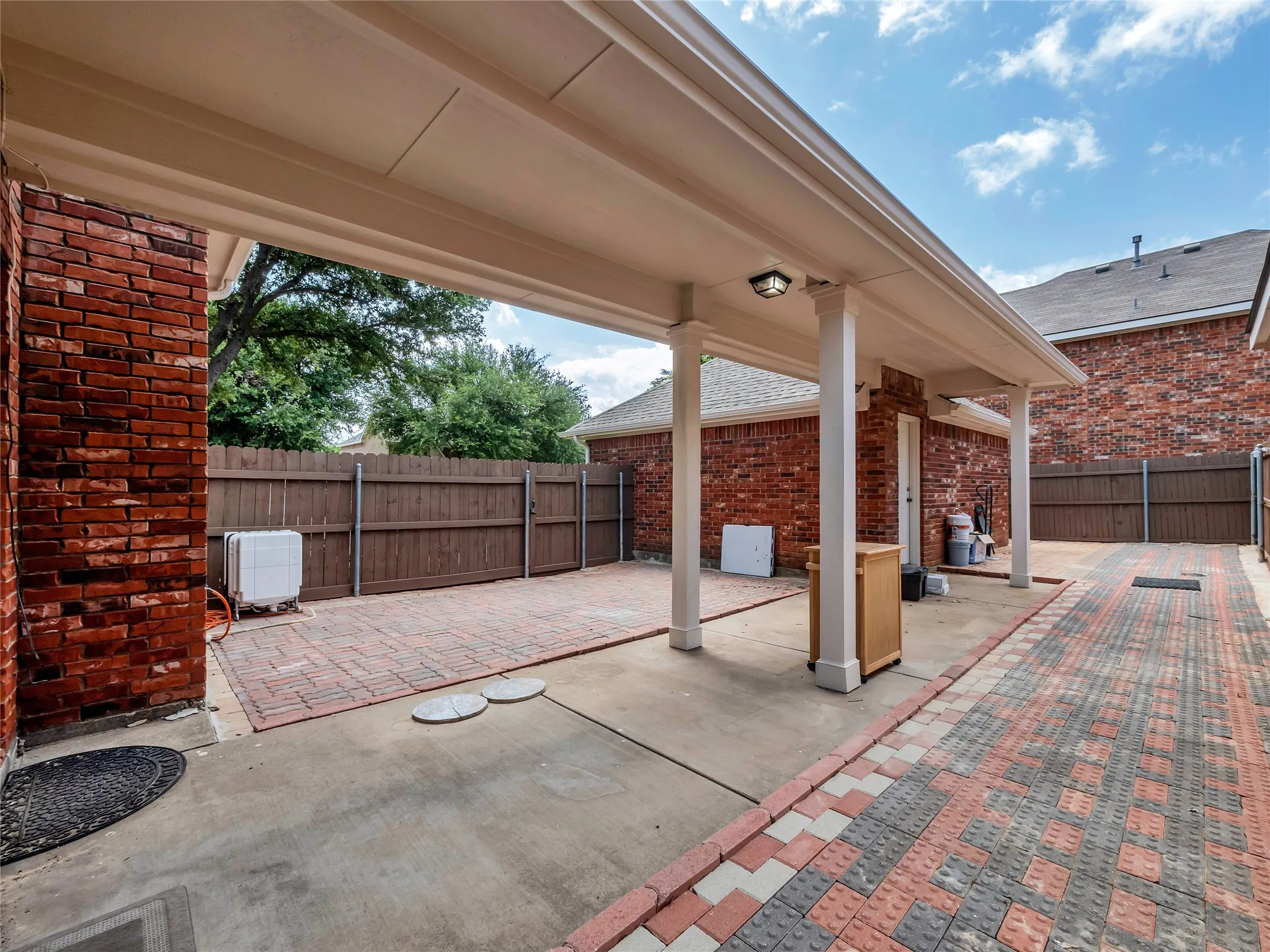 Single Family Residence For Rent in Tarrant County , 114 Constitution Drive, Euless, Texas 76040, 3 Bedroom, 3 Bathroom, 2 Garage spaces, 1,863 Sqft, built in 2003, mls#21380512, Real Estate Agent in Euless, Homes For Rent in Tarrant county, Homes For Rent in Euless, Realtor in Euless Texas, Real Estate Brokerage Independent Realty Texas, Luminita Cordes Realtor