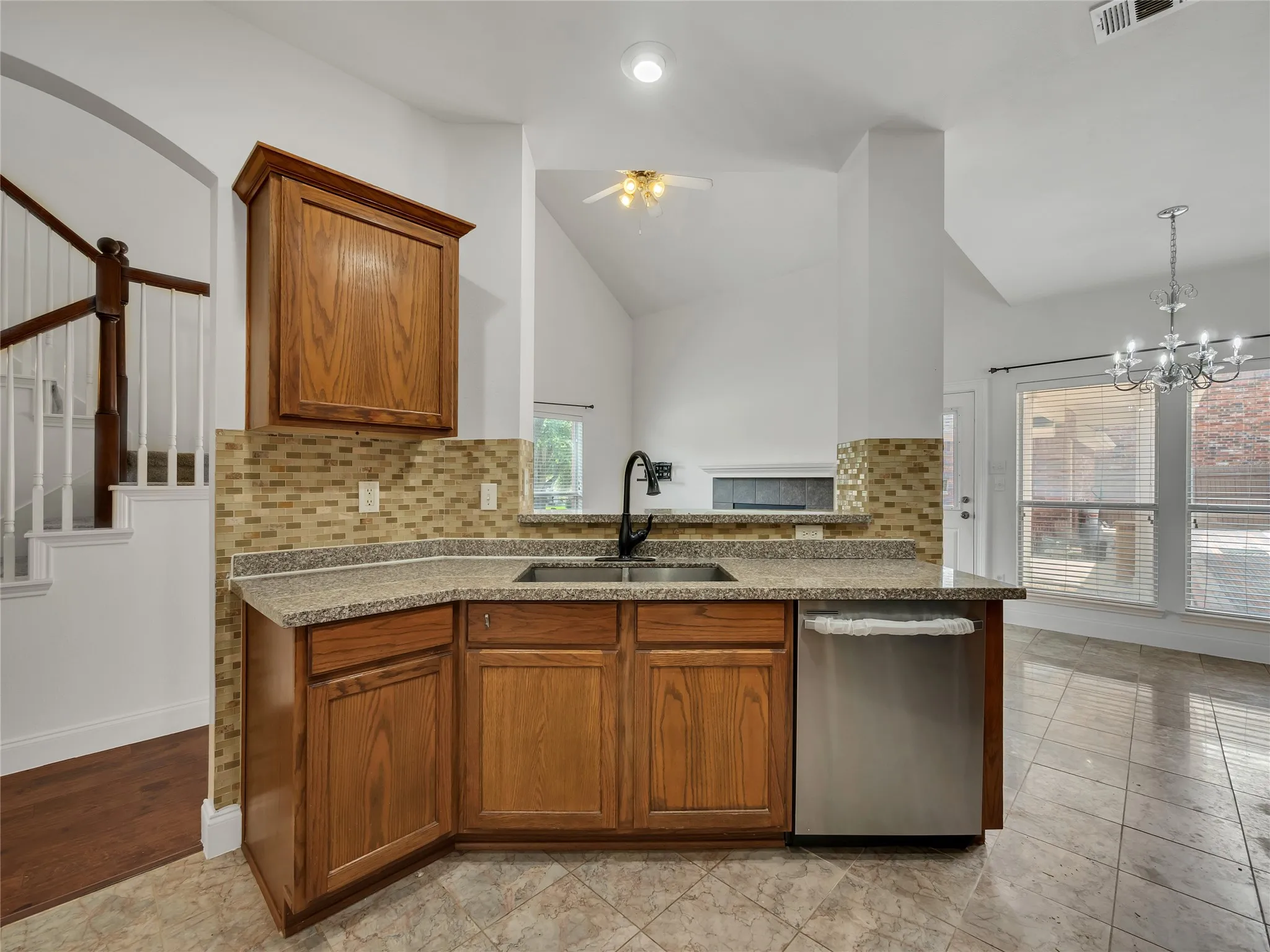 Single Family Residence For Rent in Tarrant County , 114 Constitution Drive, Euless, Texas 76040, 3 Bedroom, 3 Bathroom, 2 Garage spaces, 1,863 Sqft, built in 2003, mls#21380512, Real Estate Agent in Euless, Homes For Rent in Tarrant county, Homes For Rent in Euless, Realtor in Euless Texas, Real Estate Brokerage Independent Realty Texas, Luminita Cordes Realtor