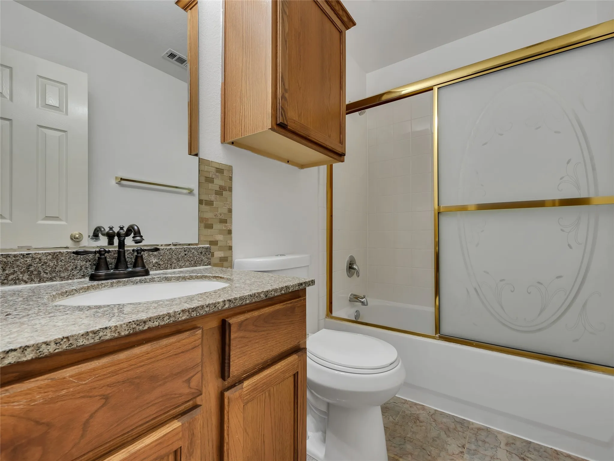 Single Family Residence For Rent in Tarrant County , 114 Constitution Drive, Euless, Texas 76040, 3 Bedroom, 3 Bathroom, 2 Garage spaces, 1,863 Sqft, built in 2003, mls#21380512, Real Estate Agent in Euless, Homes For Rent in Tarrant county, Homes For Rent in Euless, Realtor in Euless Texas, Real Estate Brokerage Independent Realty Texas, Luminita Cordes Realtor
